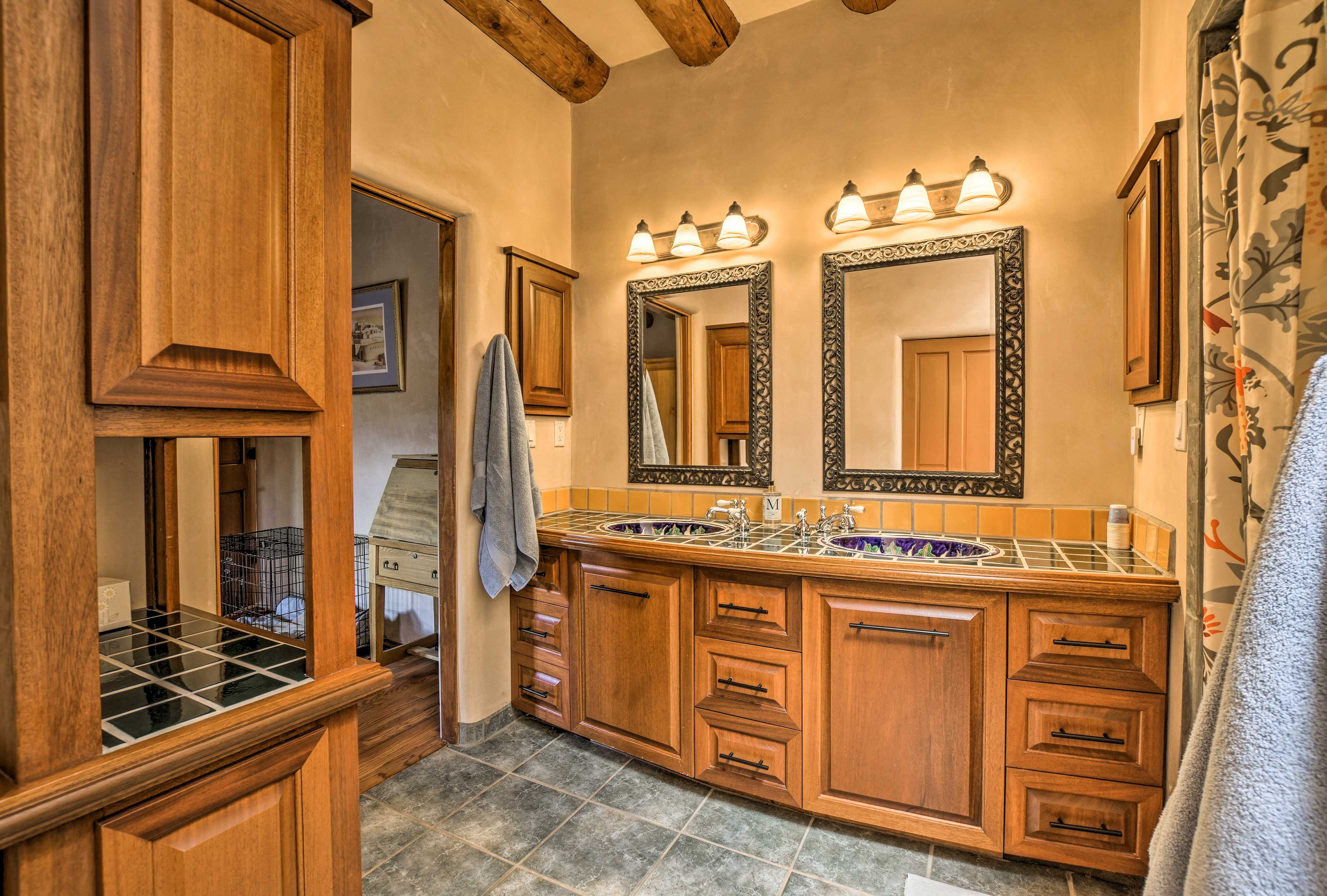 En-Suite Bathroom | Towels Provided