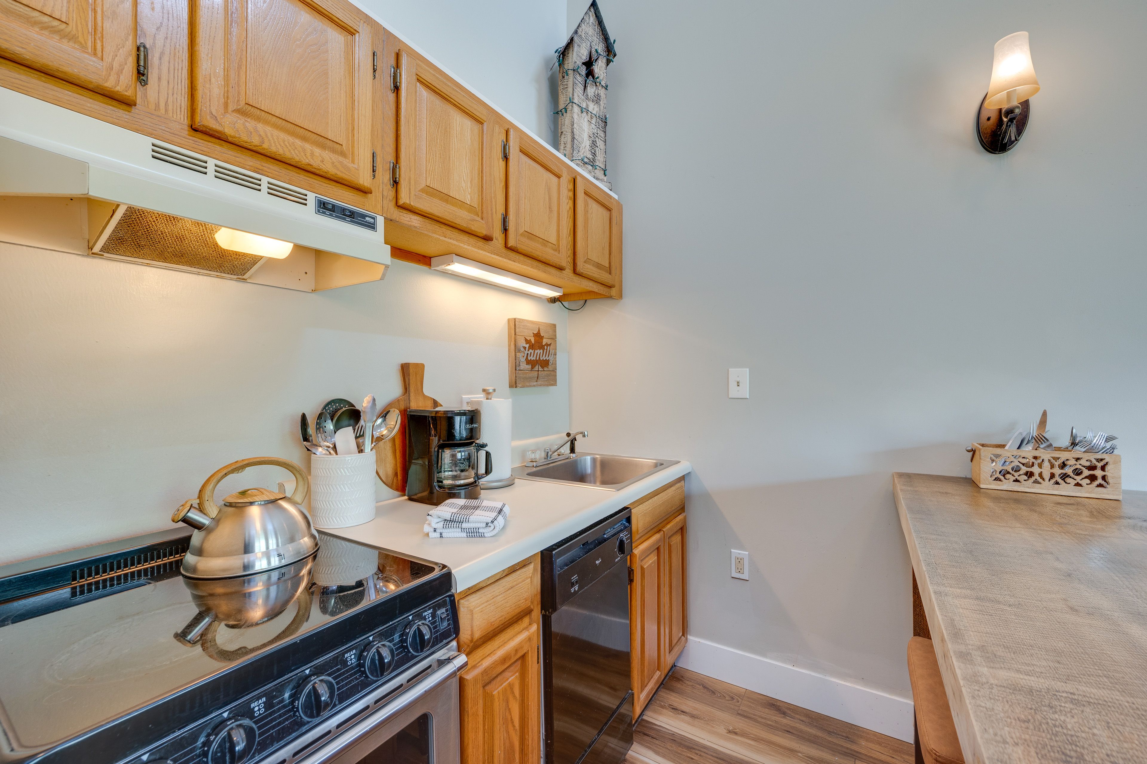 Kitchen | Trash Bags & Paper Towels