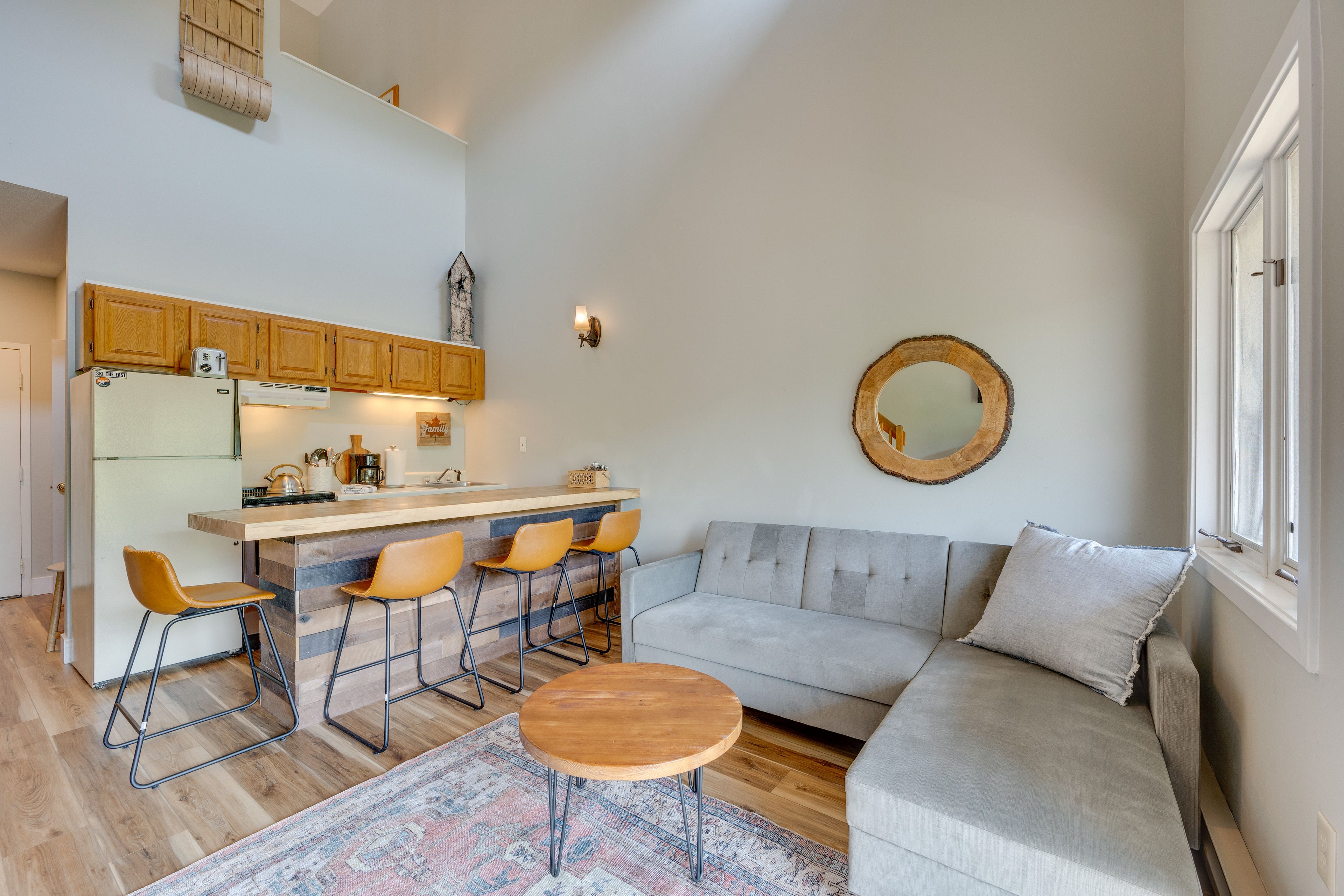 Living Room | Full Sleeper Sofa | Free WiFi | Central Heating