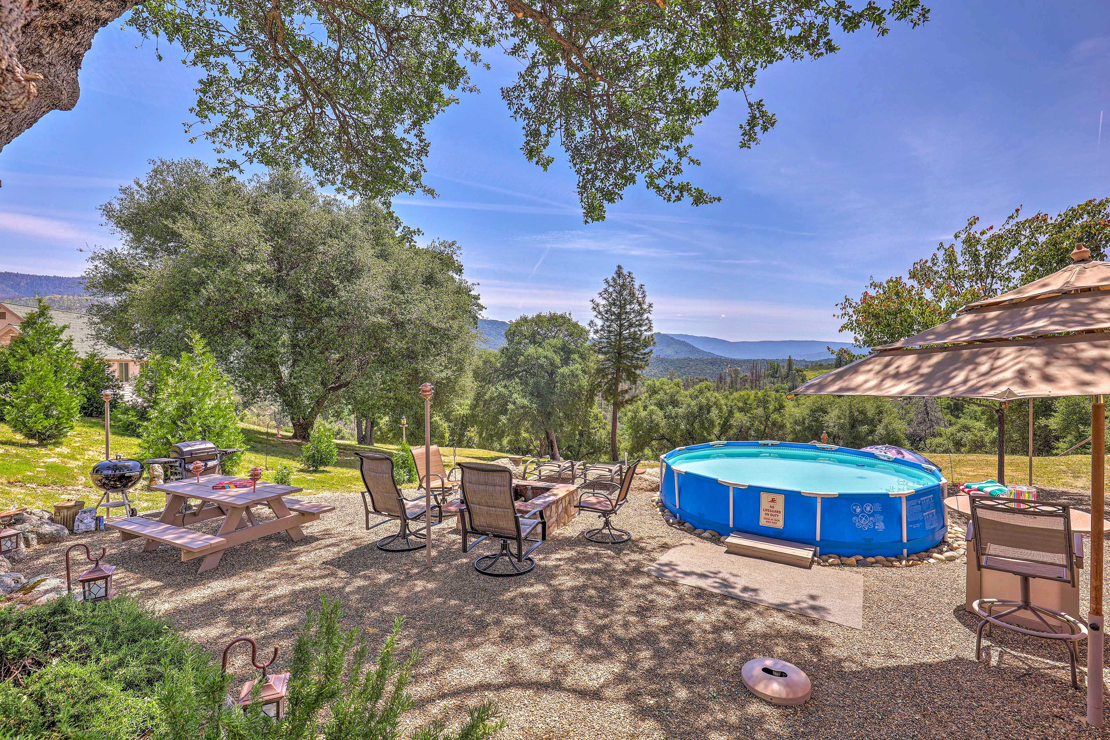 Backyard | Charcoal & Gas Grills | Outdoor Pool | Fire Pit