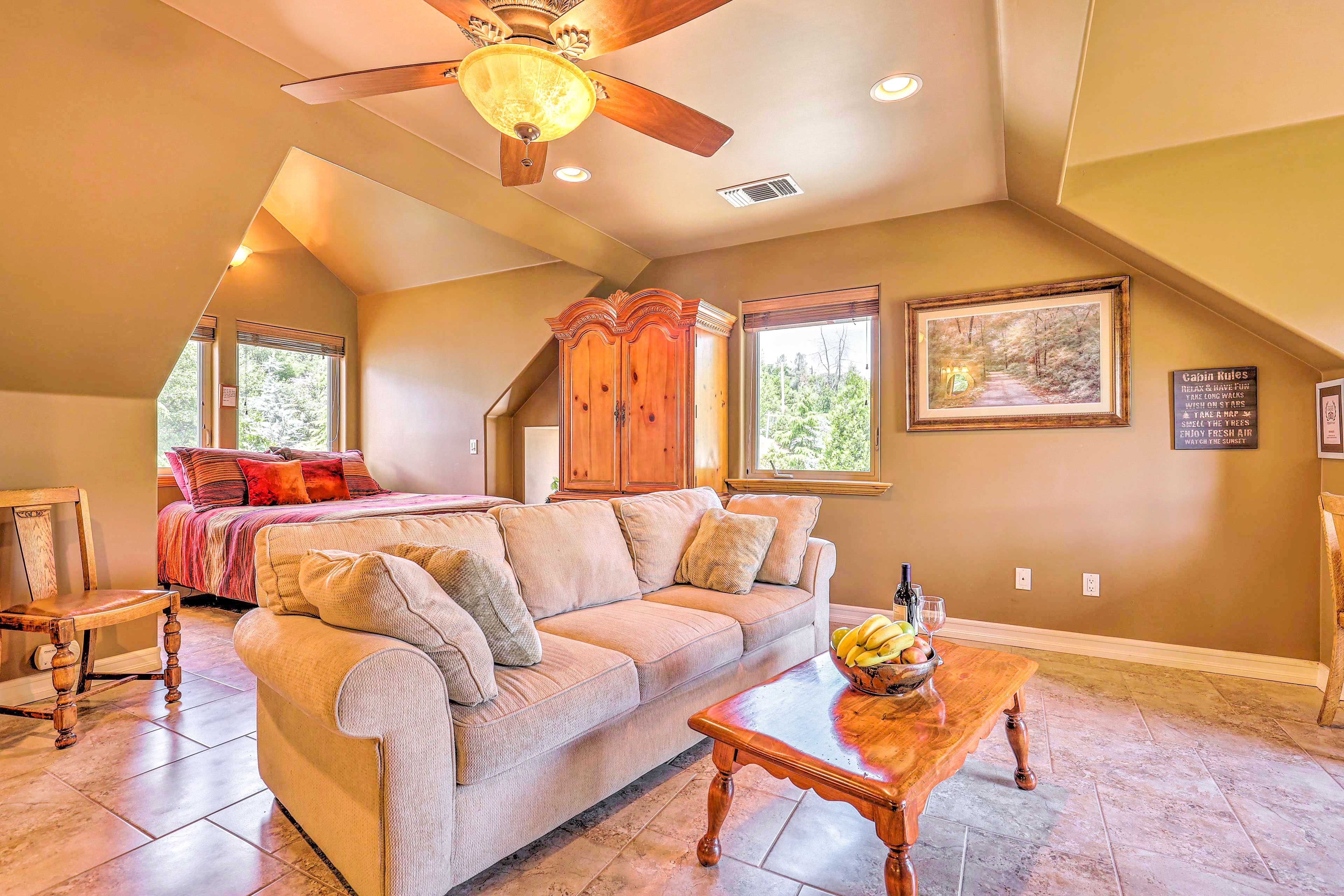 Living Room | Free WiFi | Central A/C & Heat