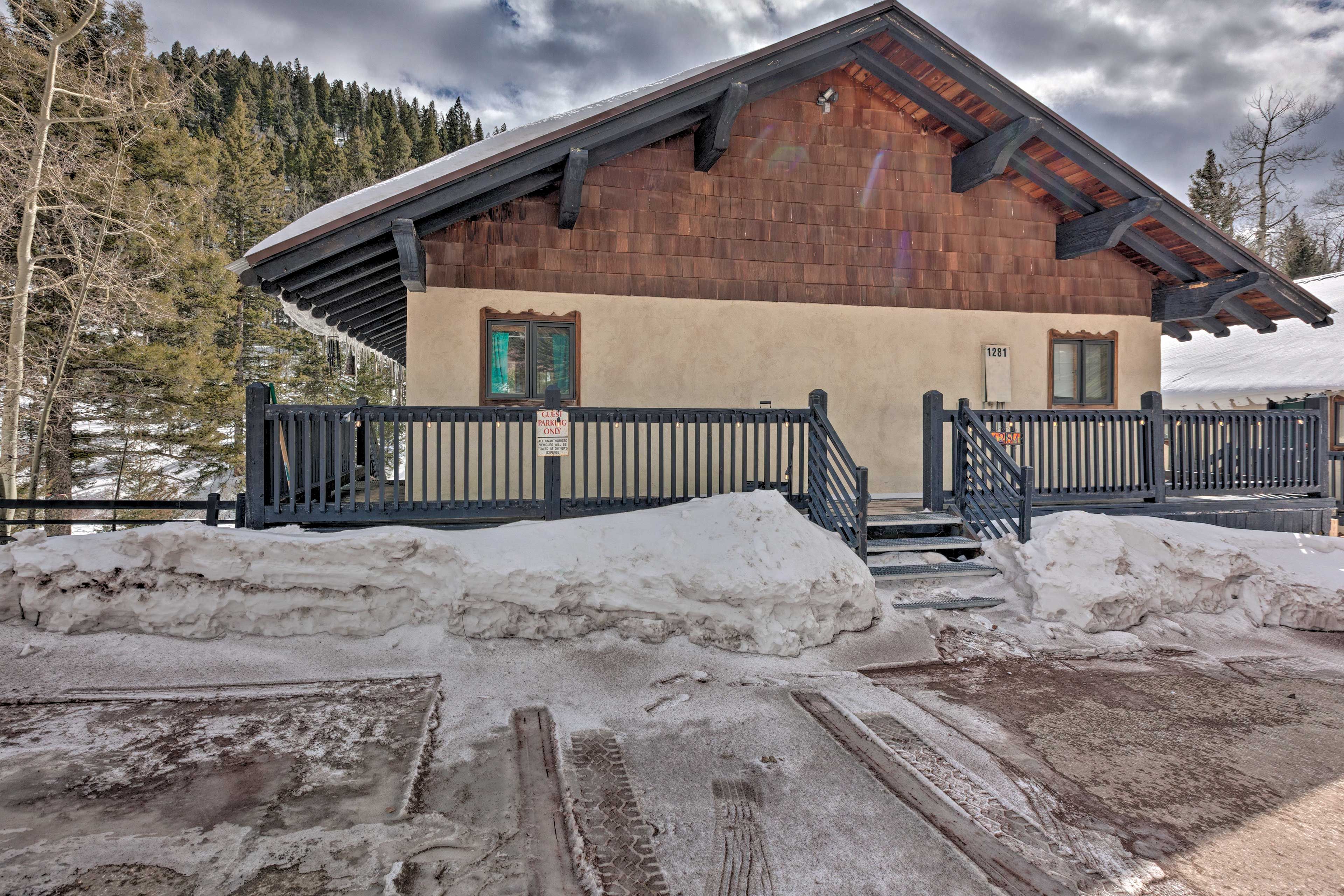 Exterior | 2 Miles to Ski Slopes