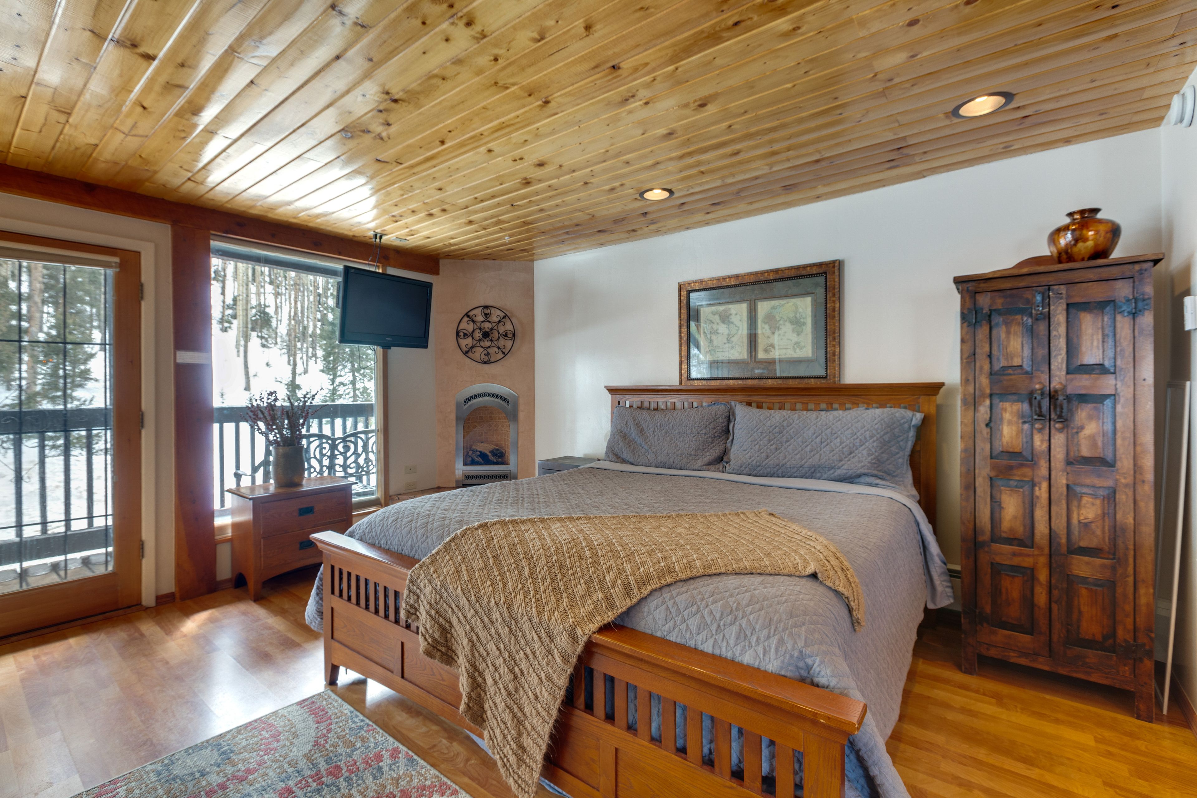 Studio | King Bed
