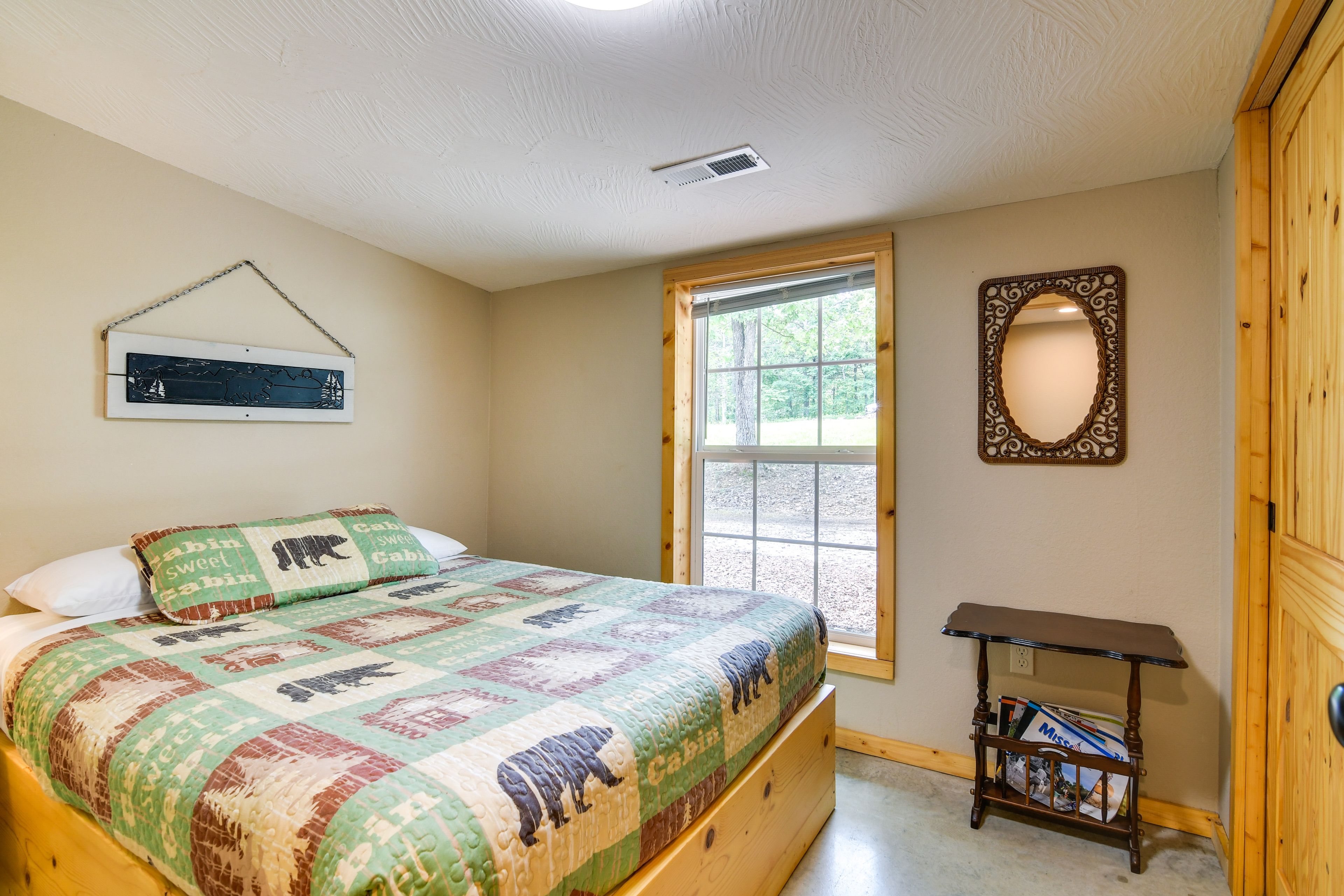 Bedroom 2 | Queen Bed
