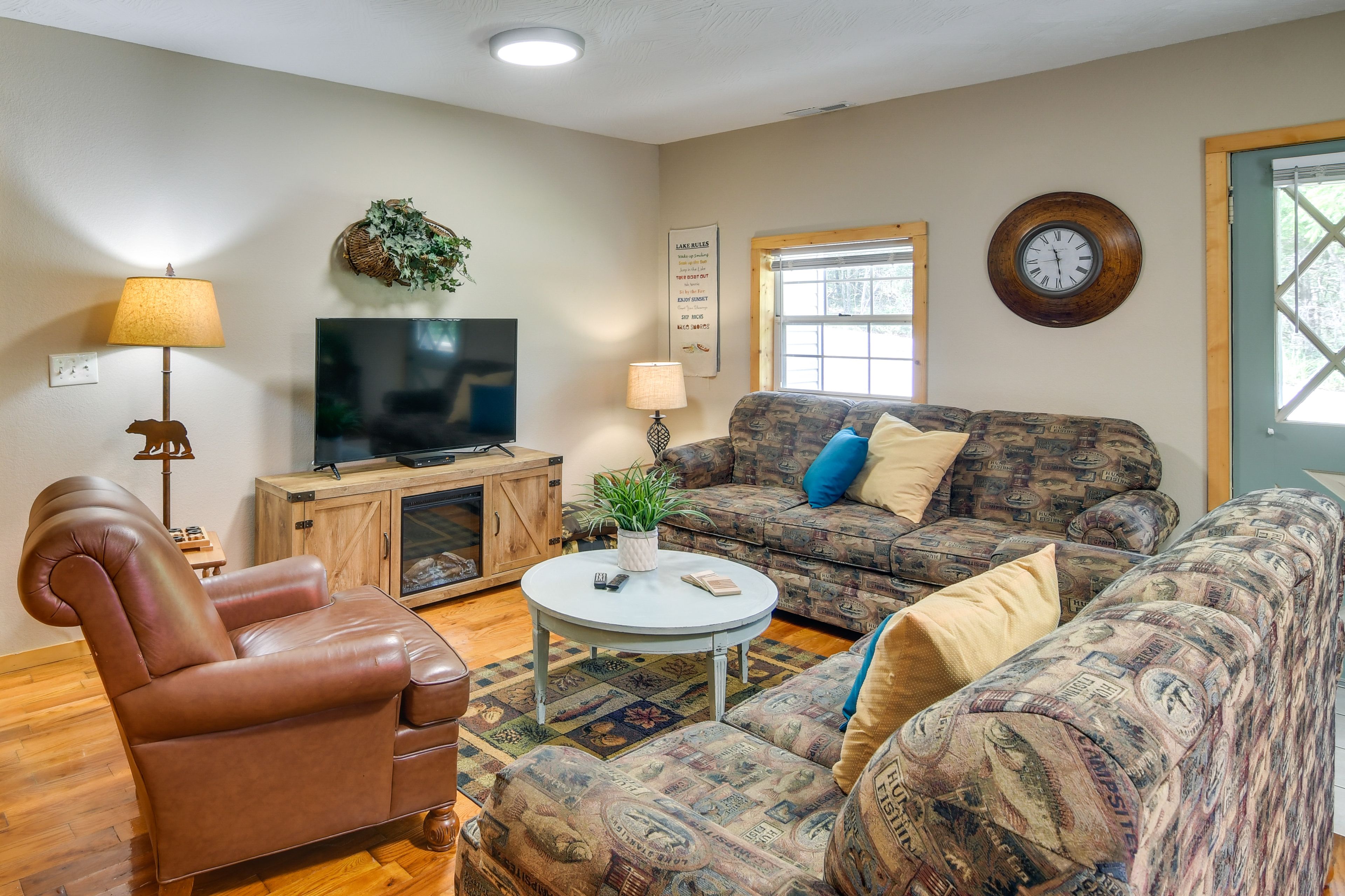 Living Room | Free WiFi | DVD Player | Central A/C & Heat | Sleeper Sofa