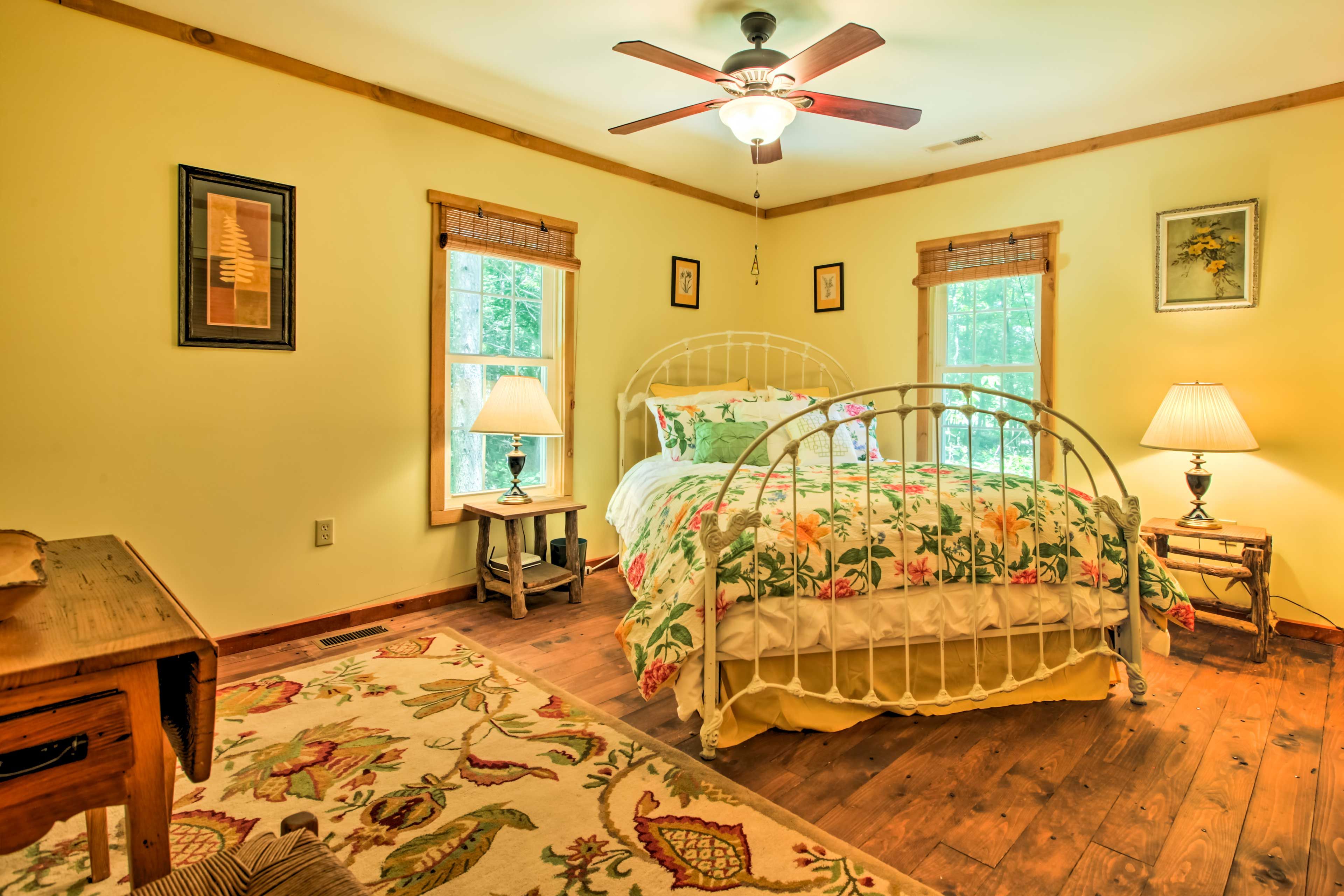 Bedroom 2 | Queen Bed