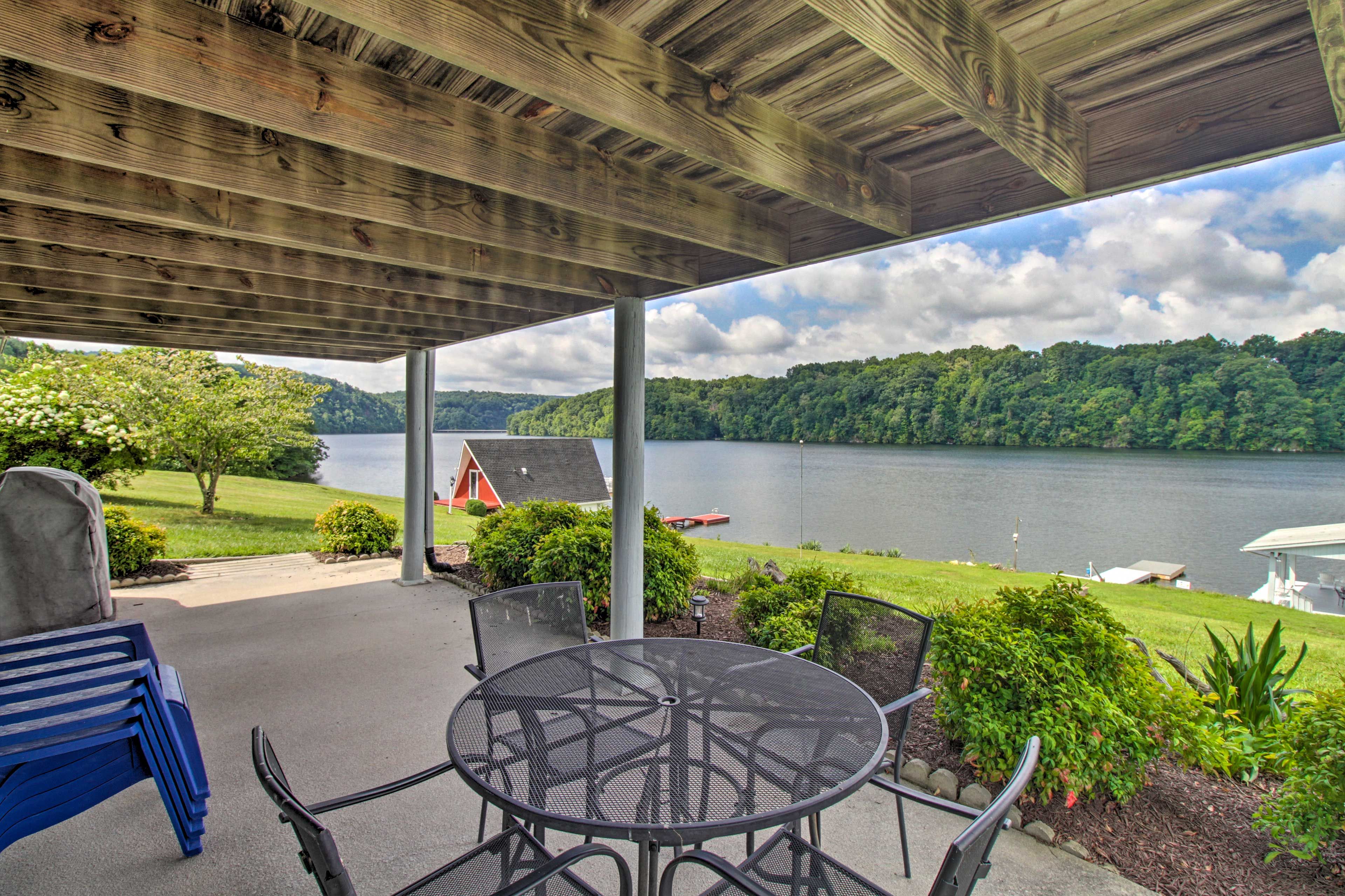 Covered Patio | Gas Grill