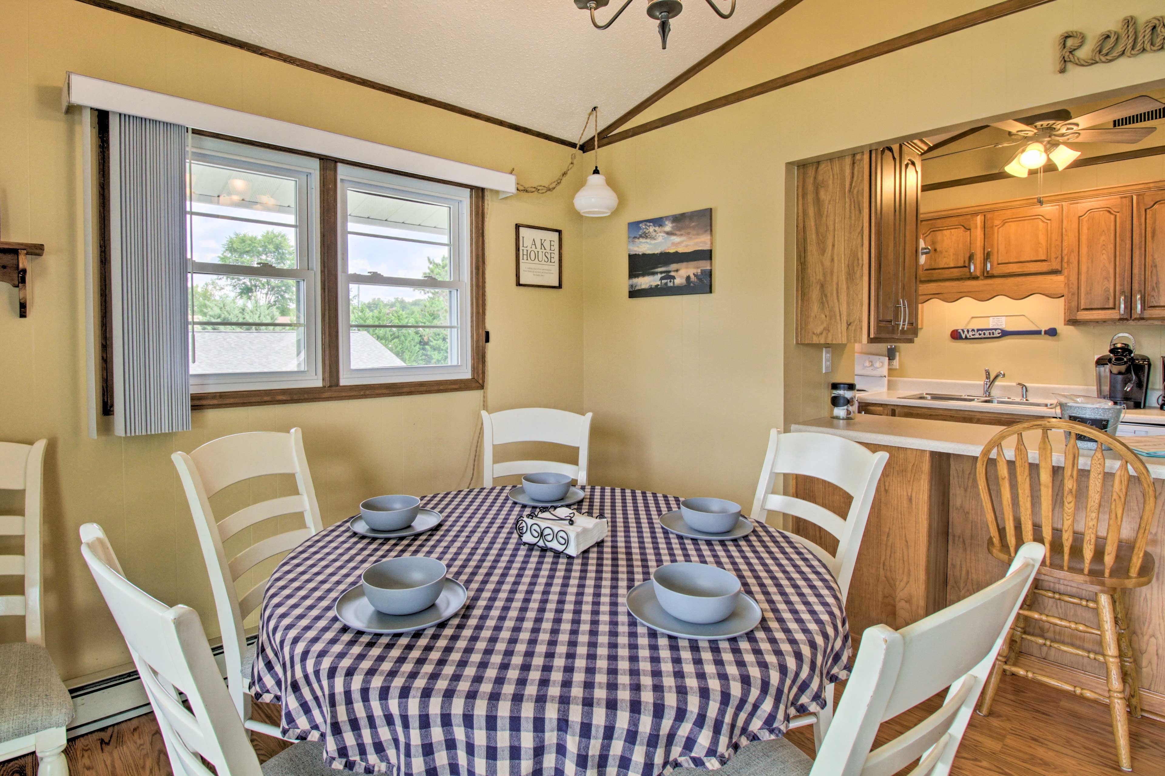 Dining Area | Lake Views | Free WiFi | Central A/C