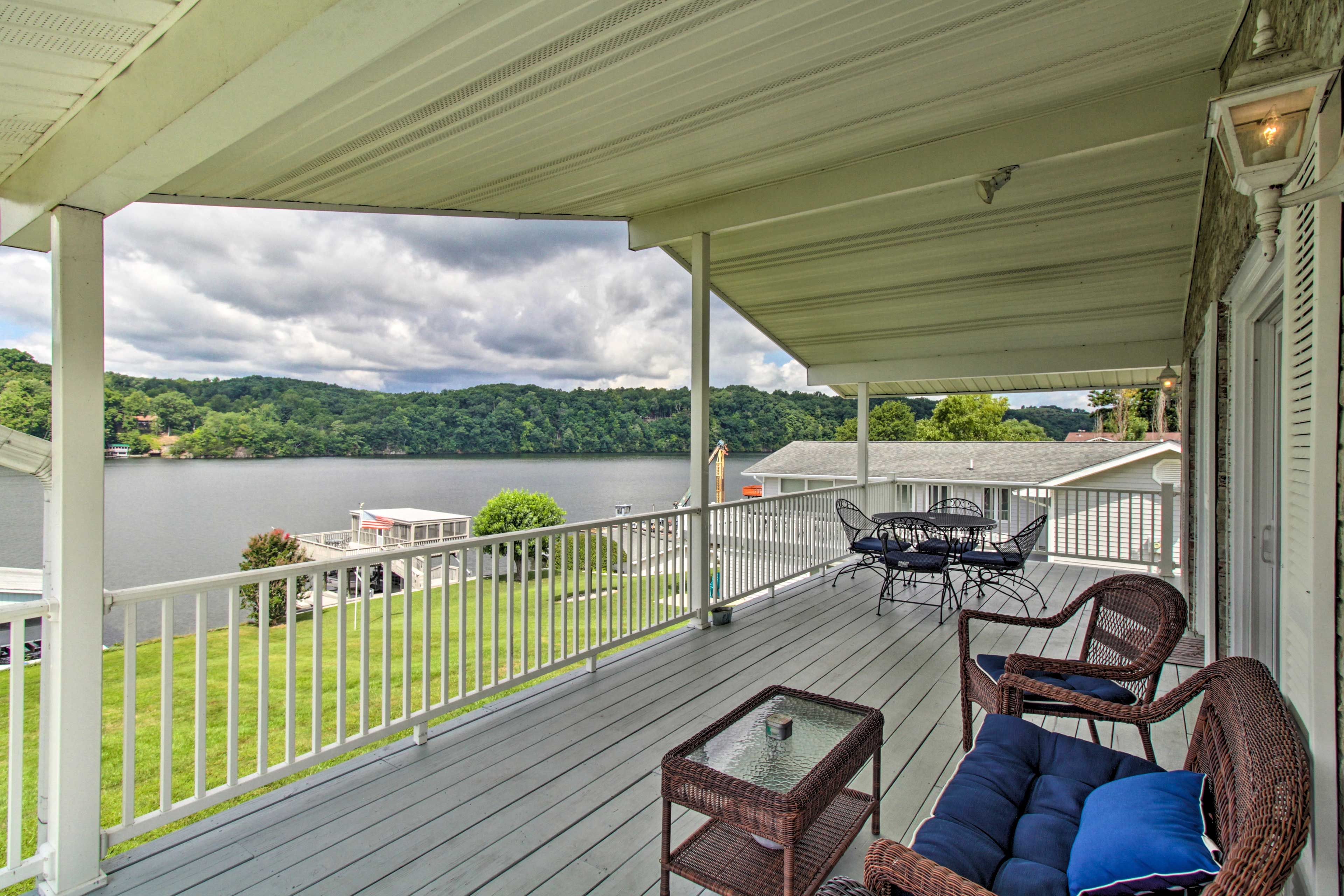 Furnished Deck | Dining Table