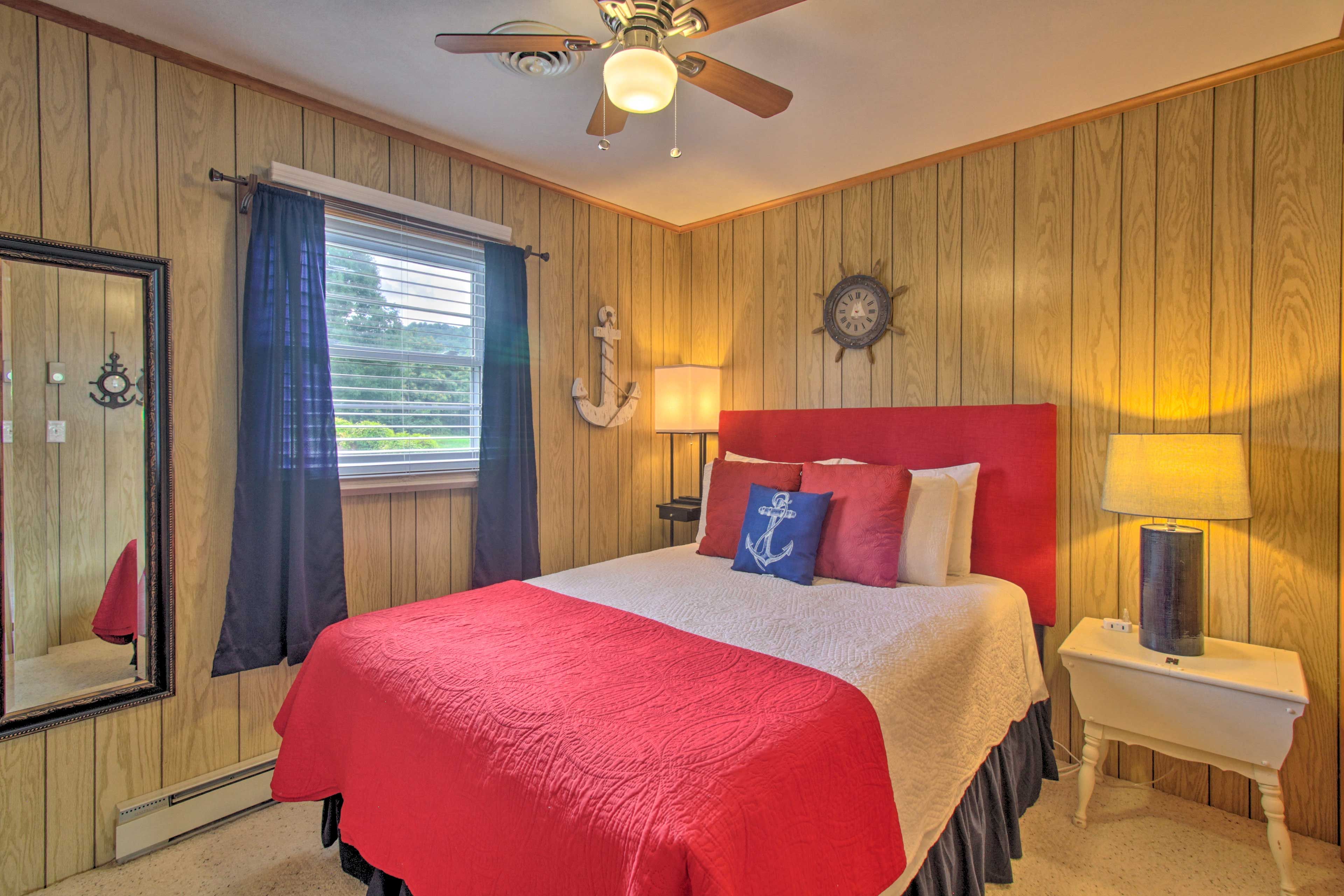 Bedroom 2 | Queen Bed