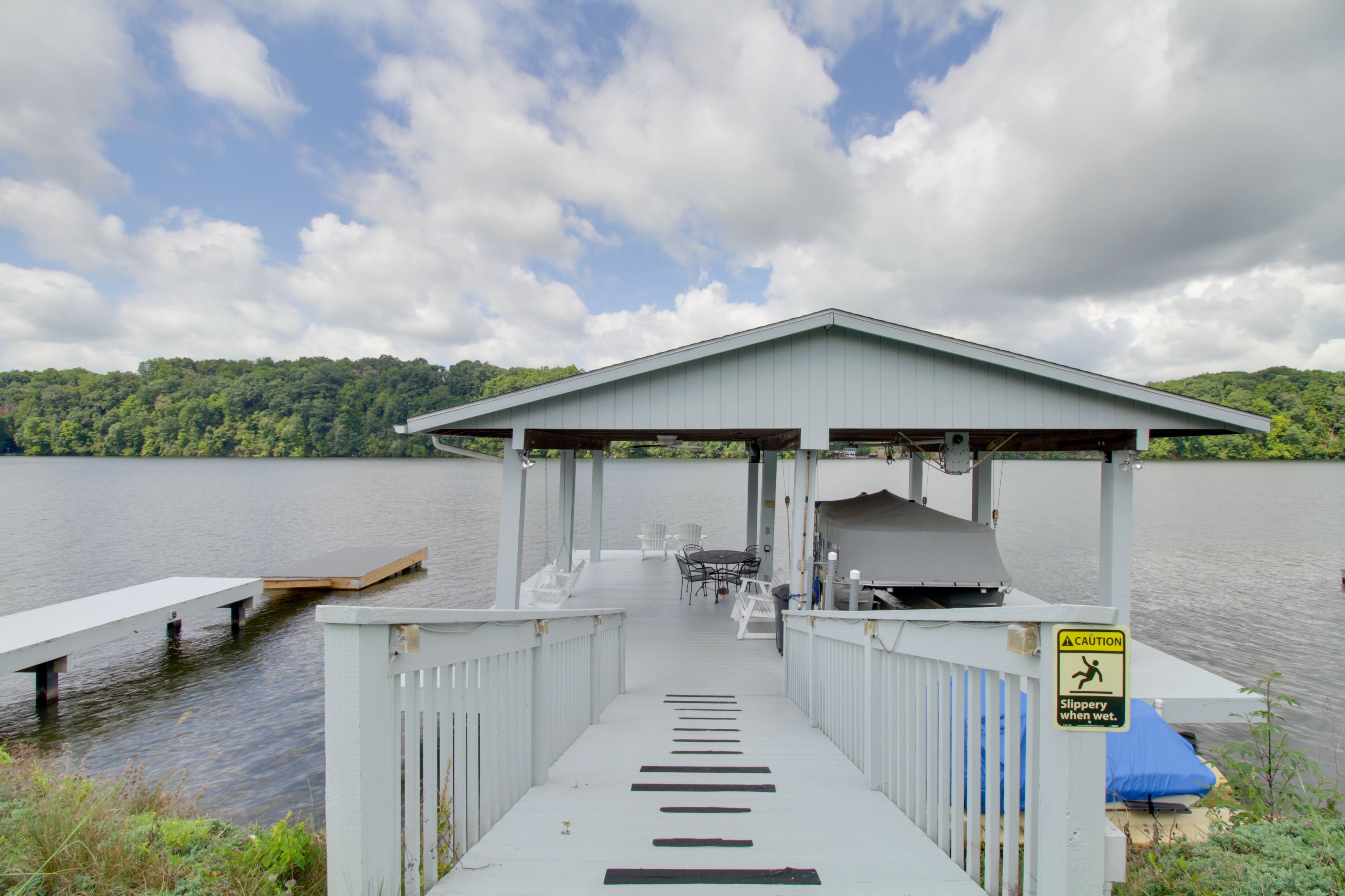 Private Dock | 10-Foot Boats Permitted