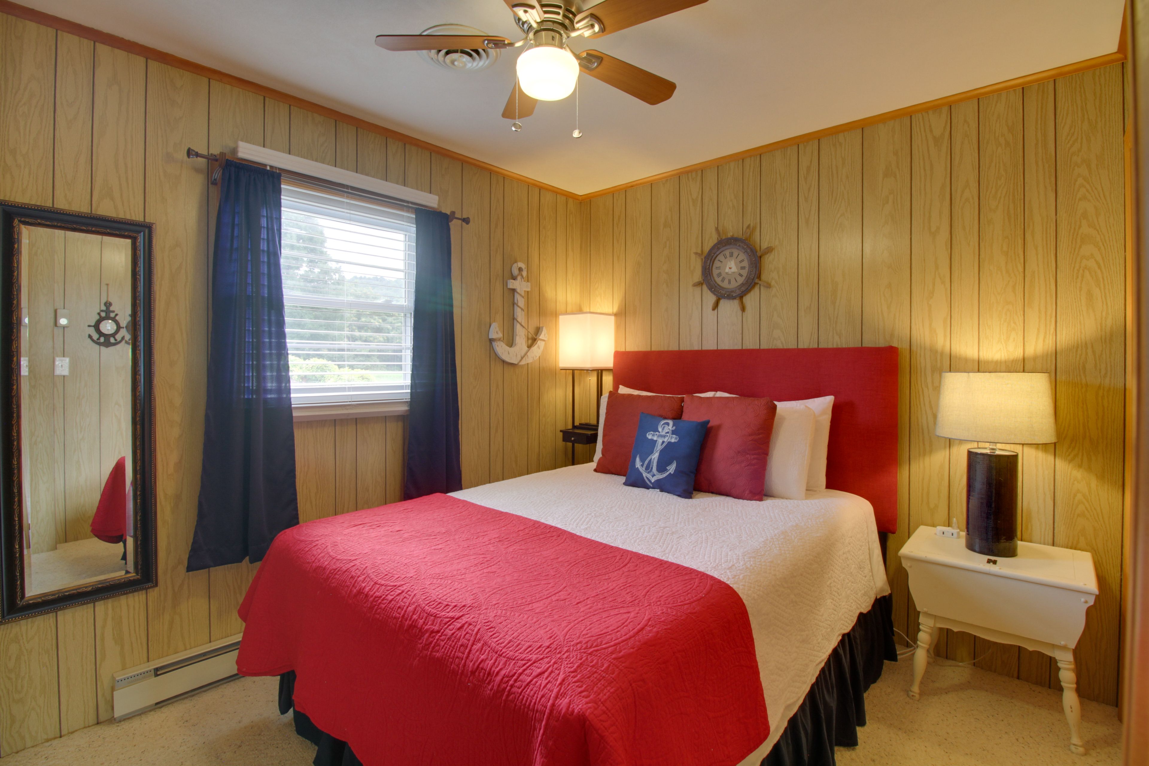 Bedroom 2 | Queen Bed