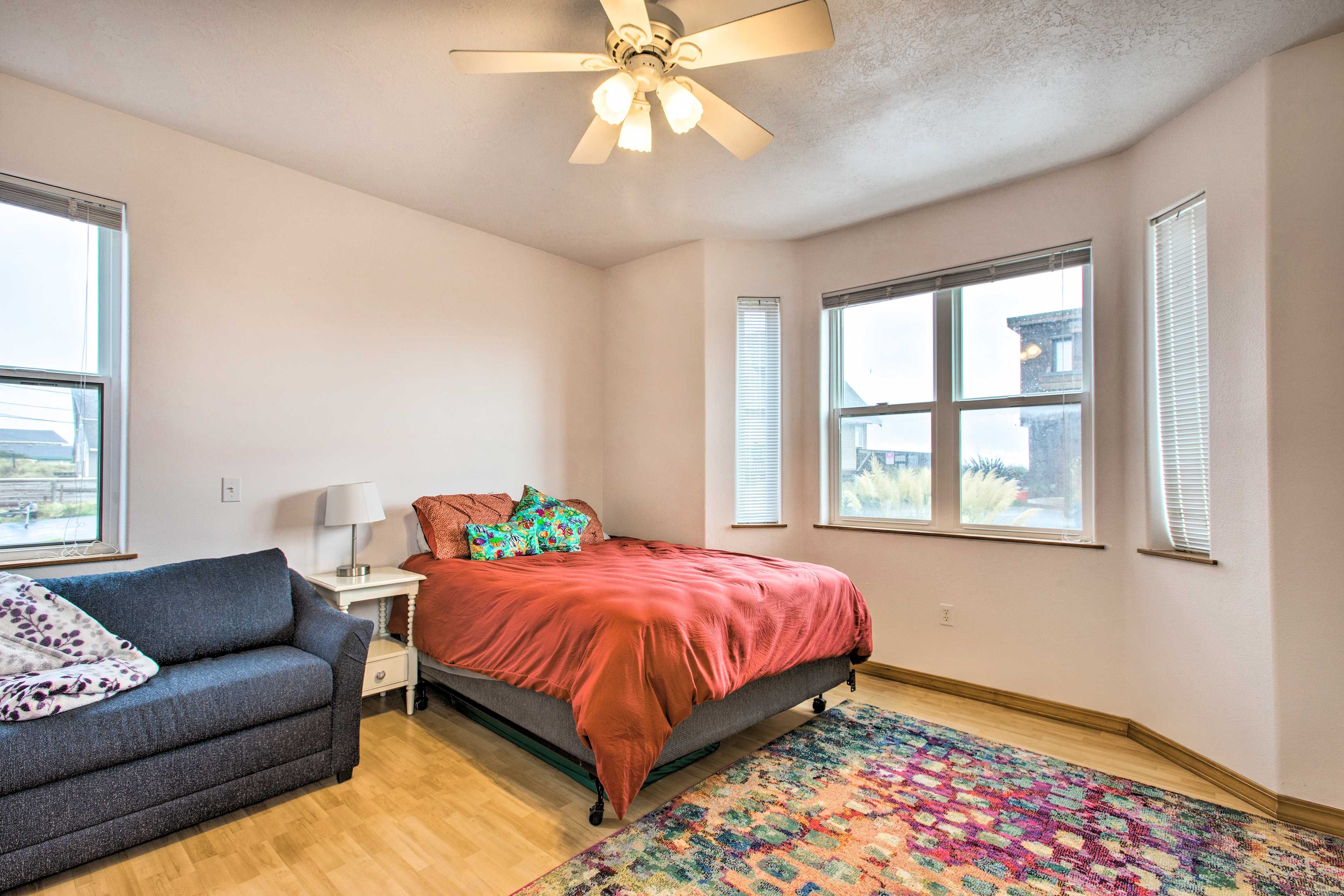 Bedroom 4 | Queen Bed | 1st Floor