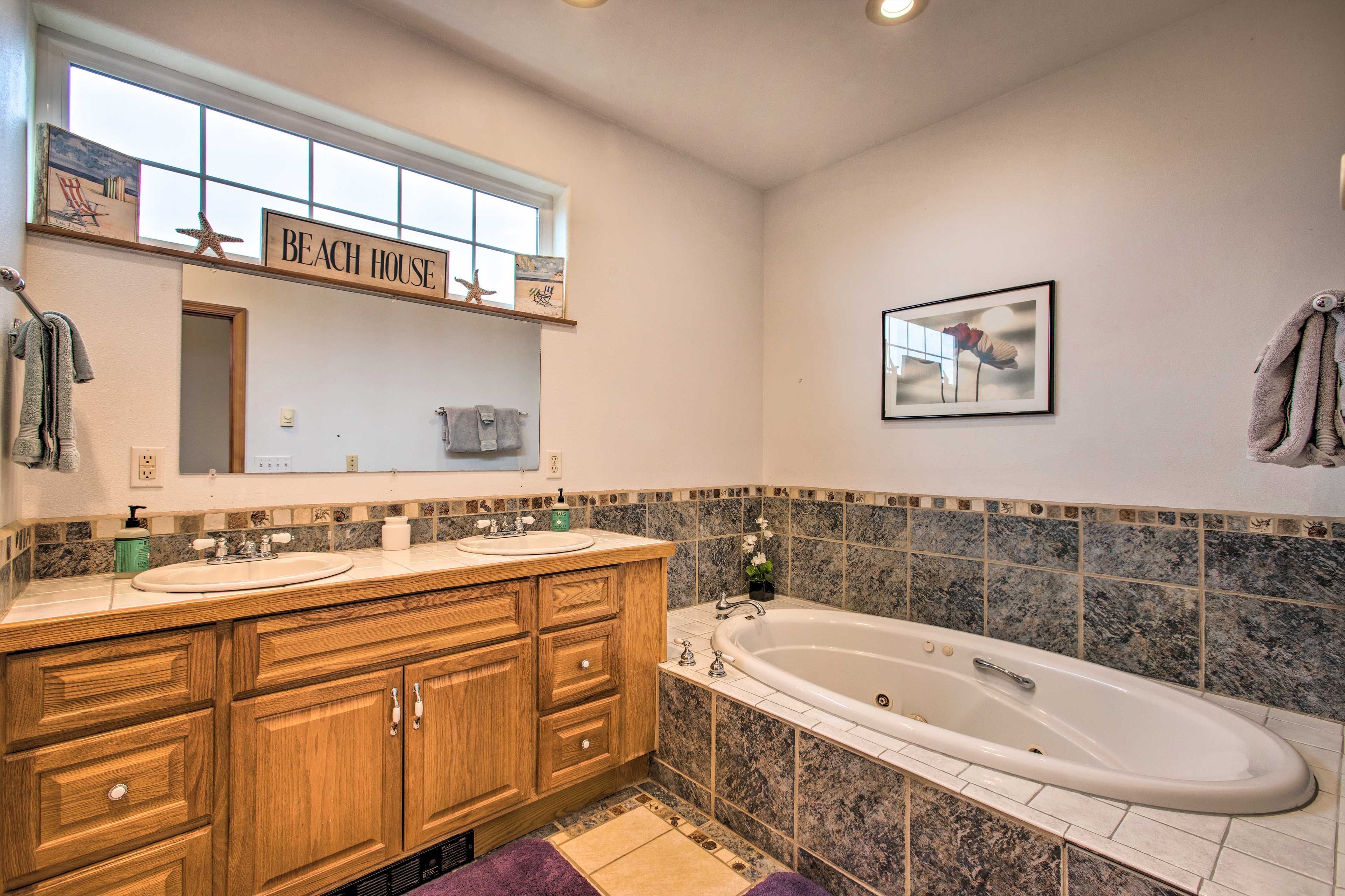 Full Bathroom | Jetted Tub