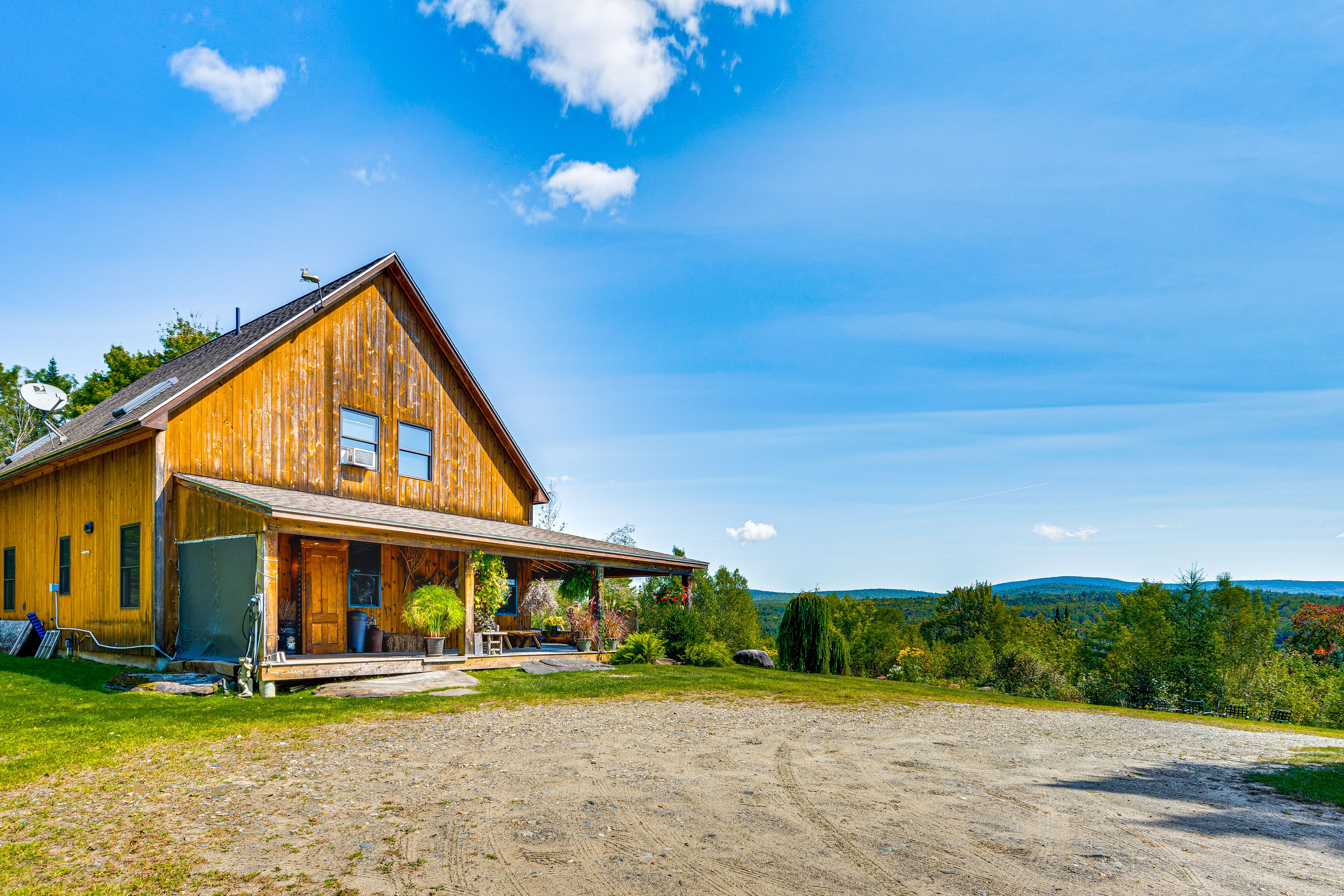 Exterior | Ample Driveway Parking | Level 2 EV Charging Station