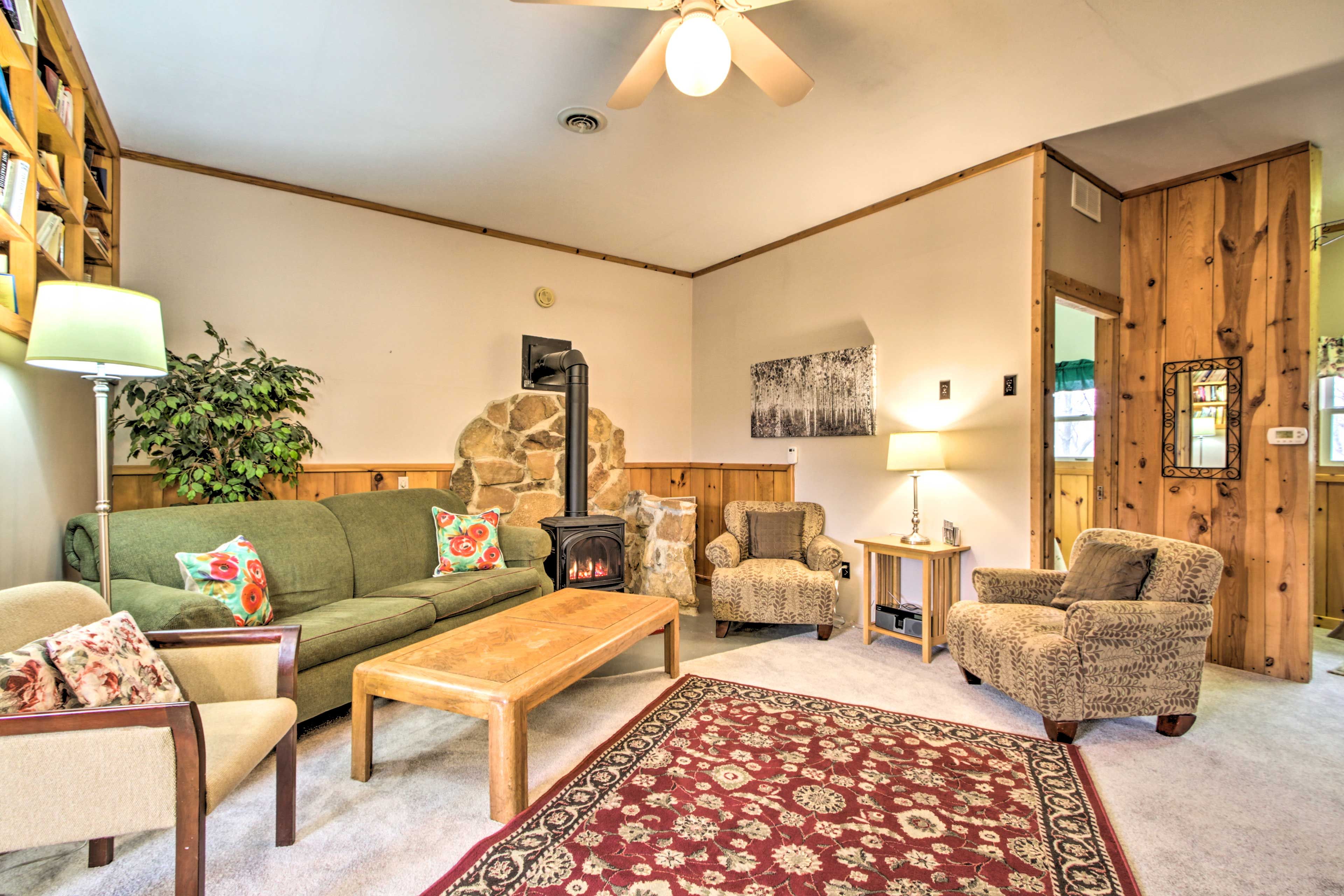Living Room | Fireplace | Central Heating & A/C | Board Games