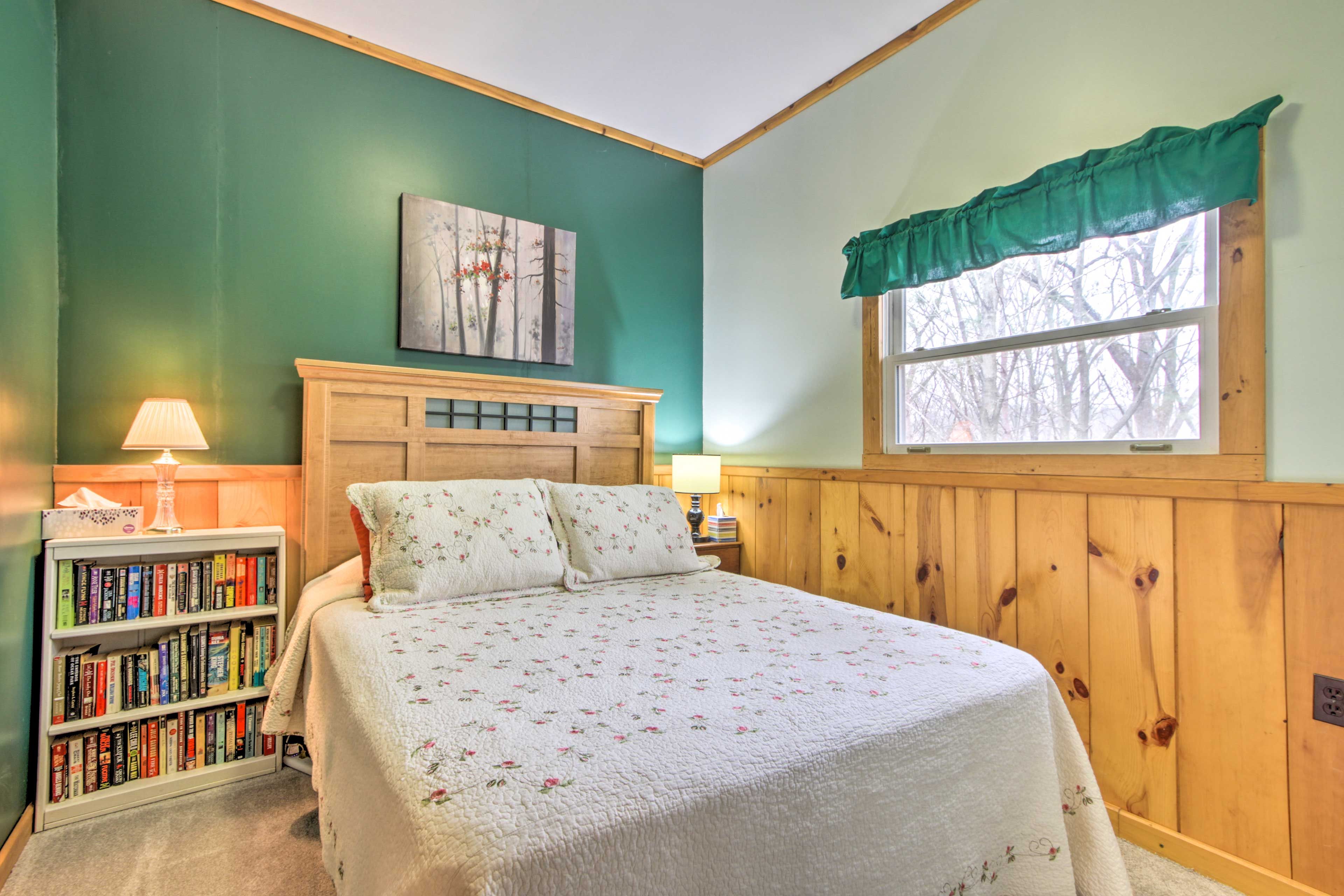 Bedroom 2 | Queen Bed