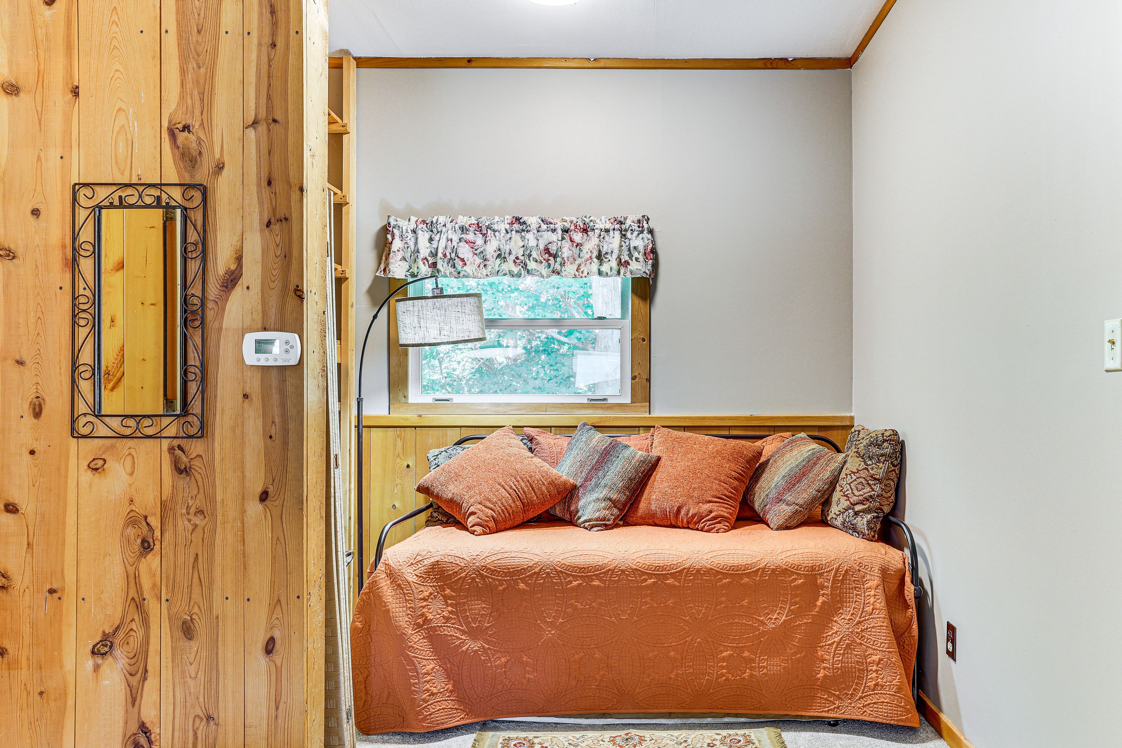 Living Room | Twin Daybed w/ Twin Trundle