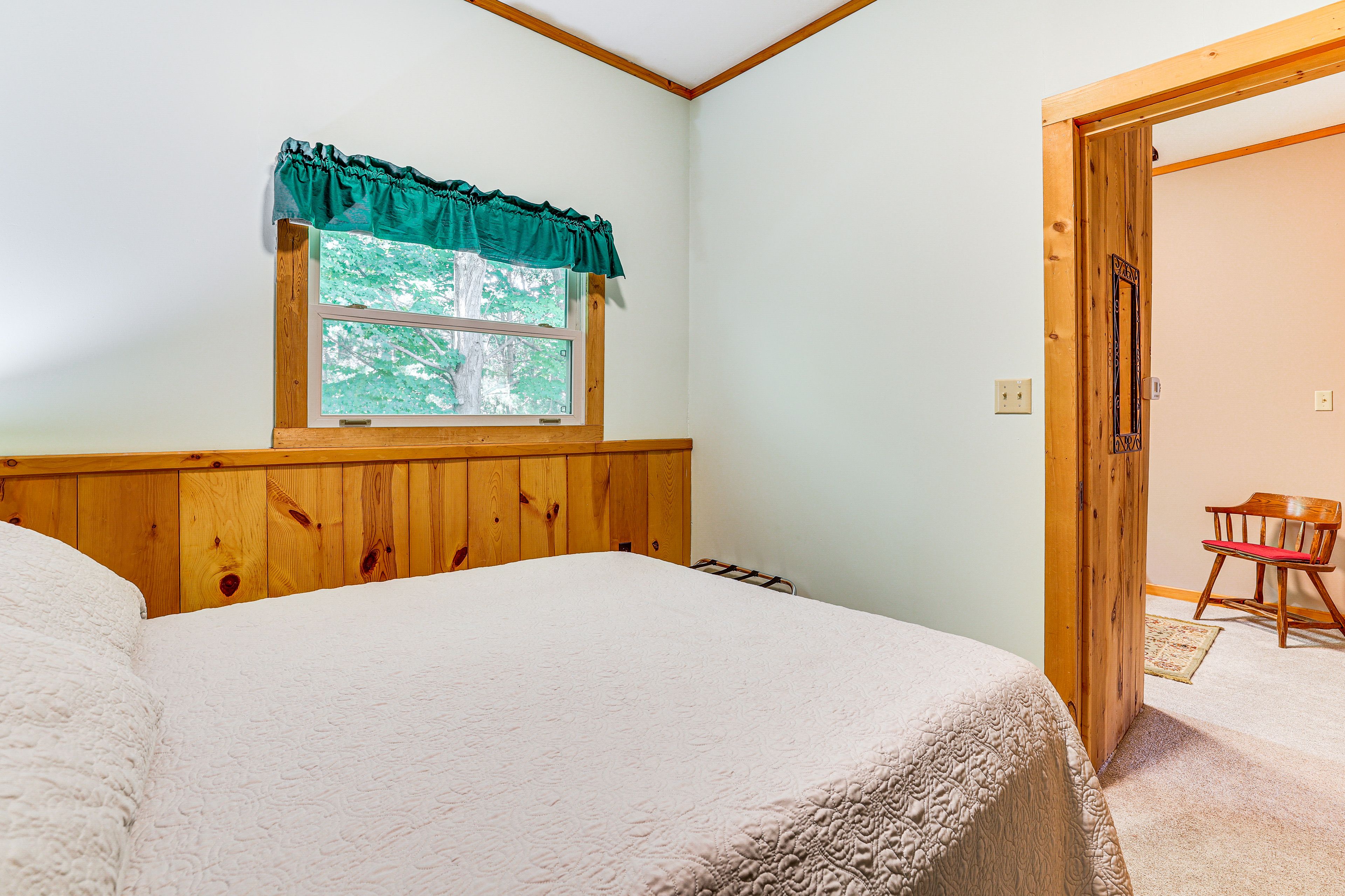 Bedroom 2 | Queen Bed