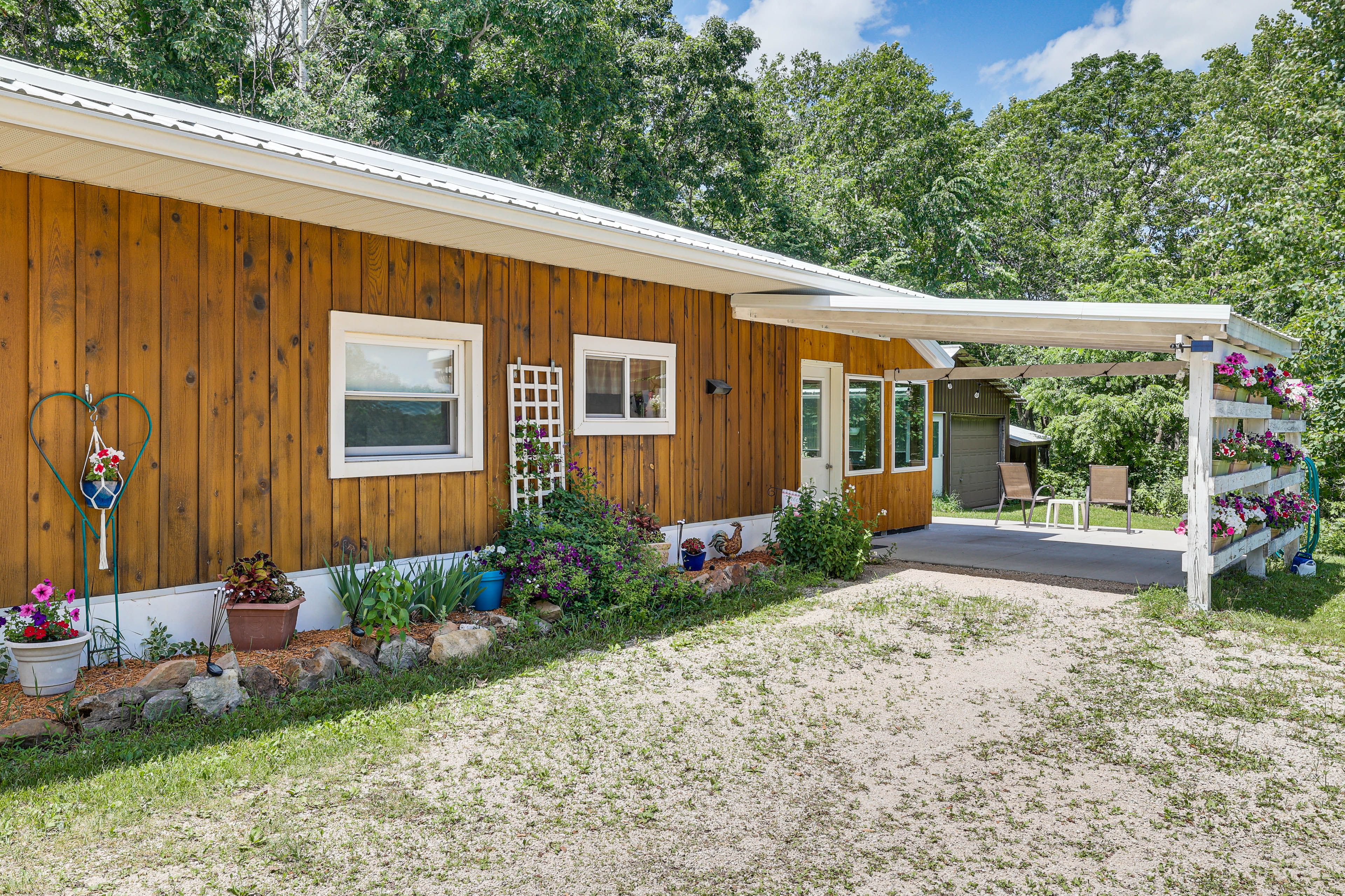 Parking | Driveway (1 Vehicle) | Parking for 1 Boat OR 1 Trailer