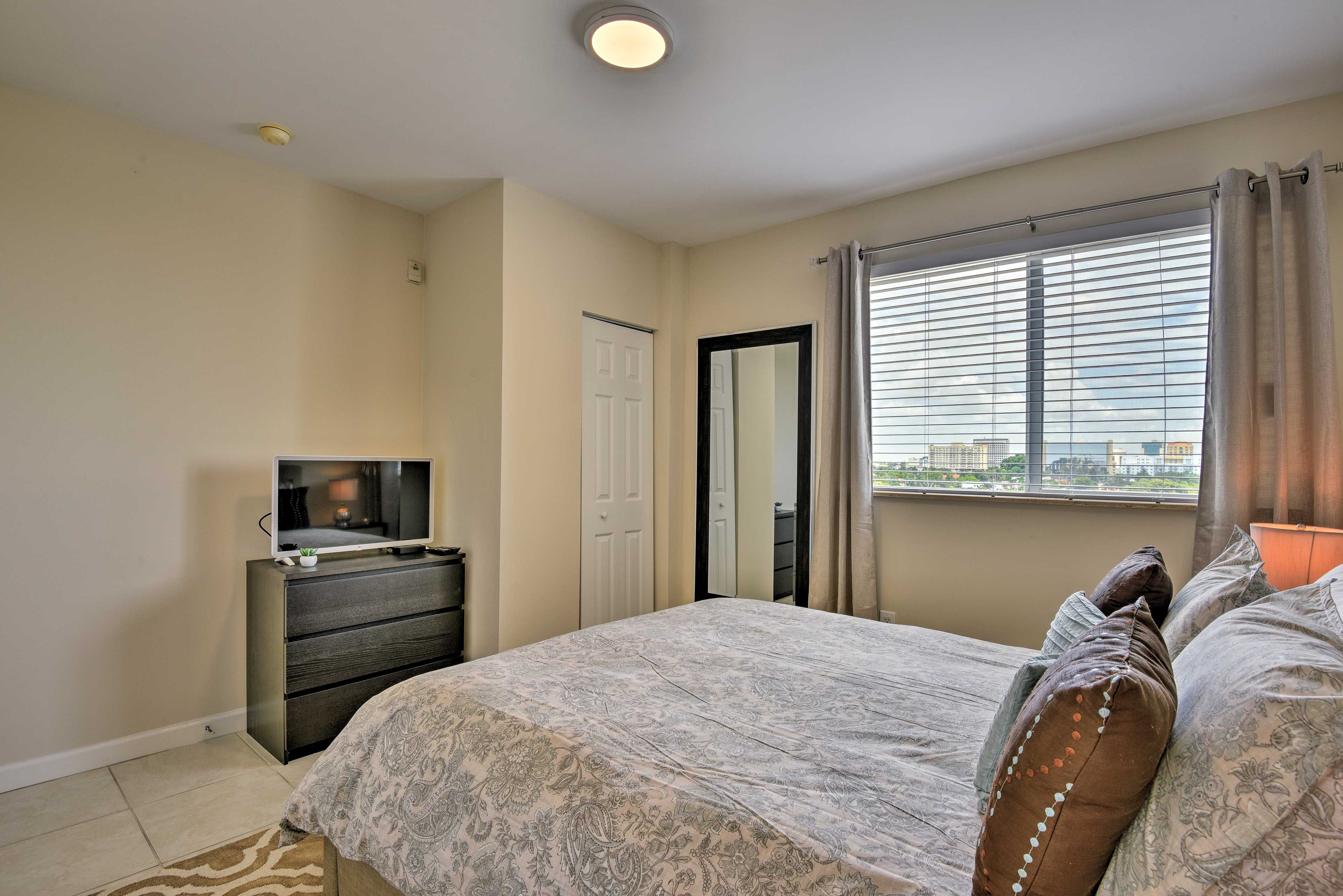 The large mirror makes getting ready for a night out a breeze.
