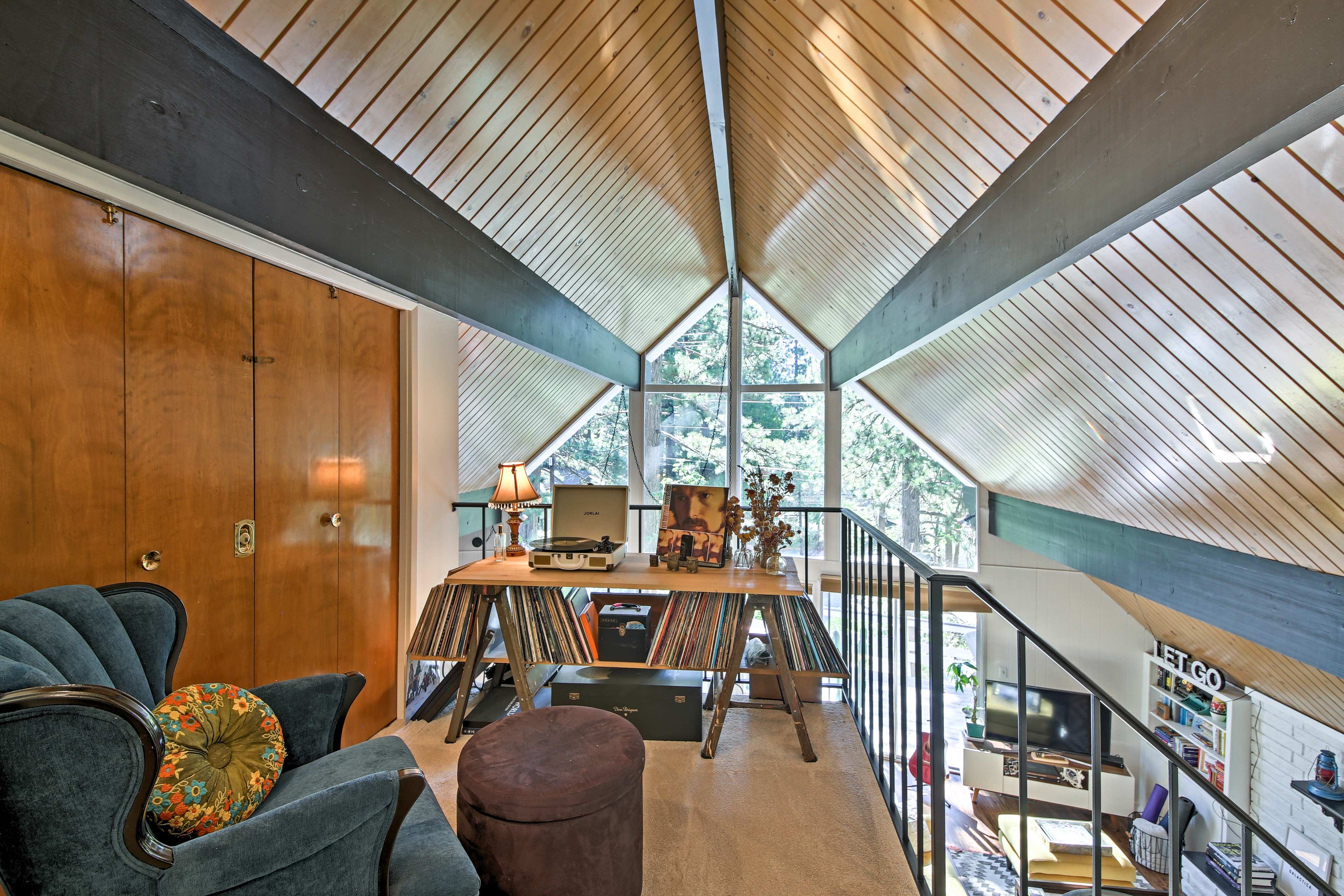 Loft | Free WiFi | Record Player