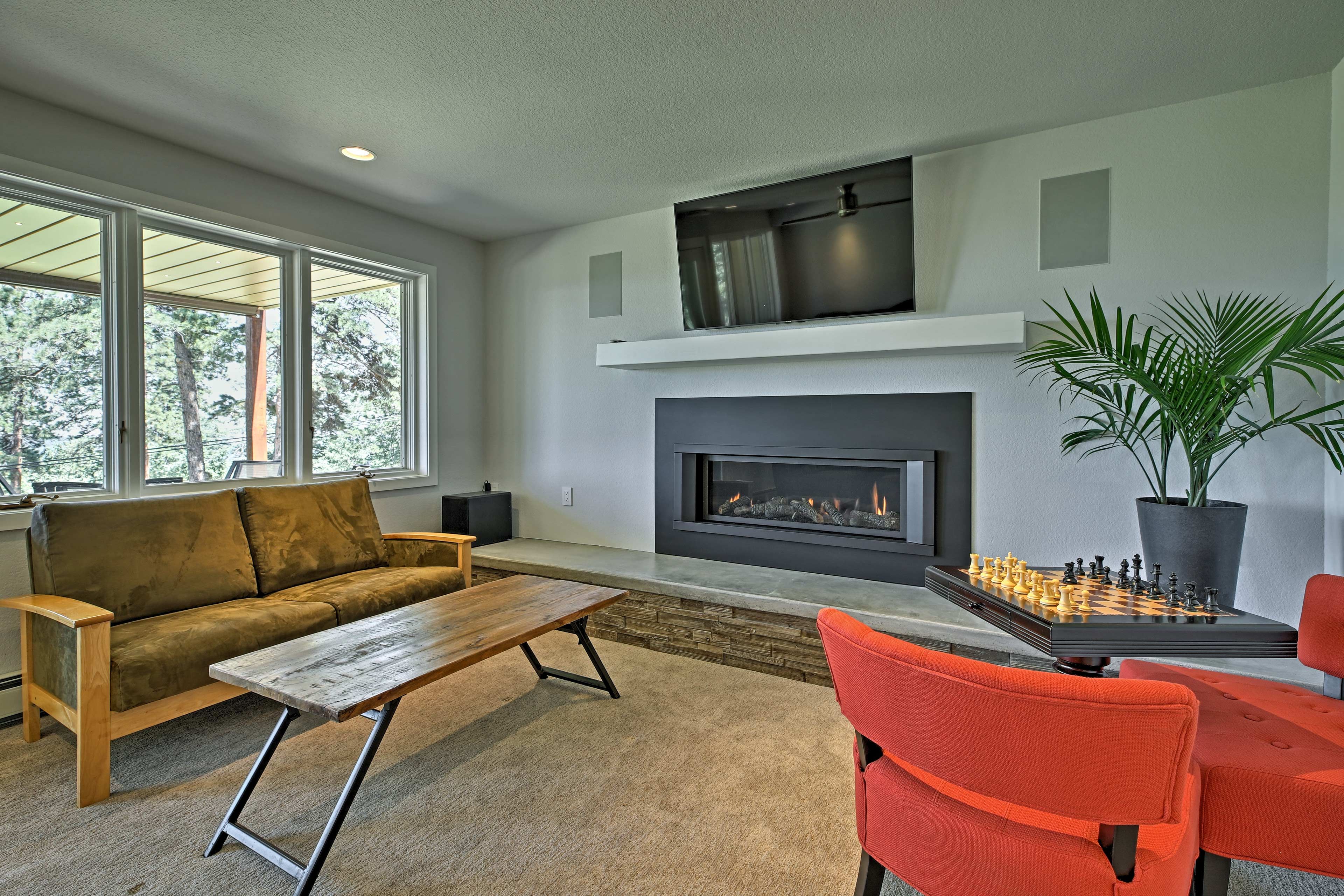 Living Room | Free WiFi | Fireplace | Central Heat | No A/C