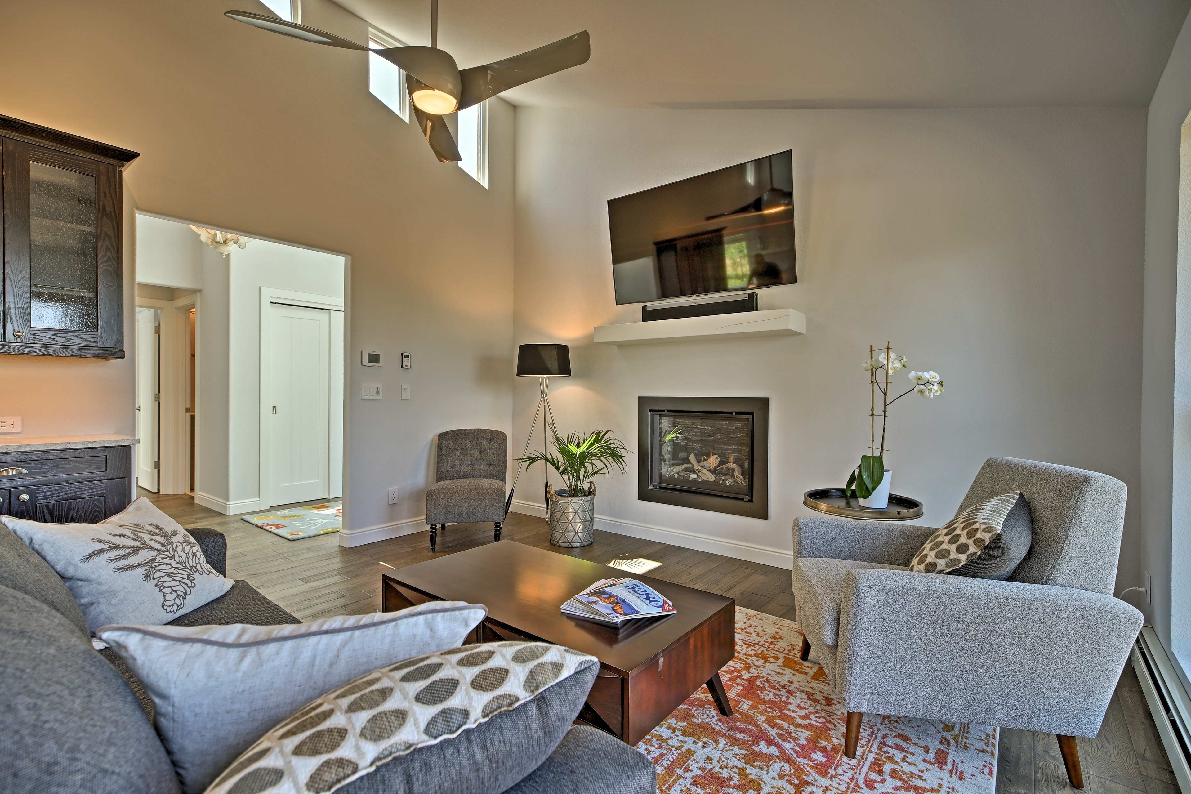 Living Room | Smart TV