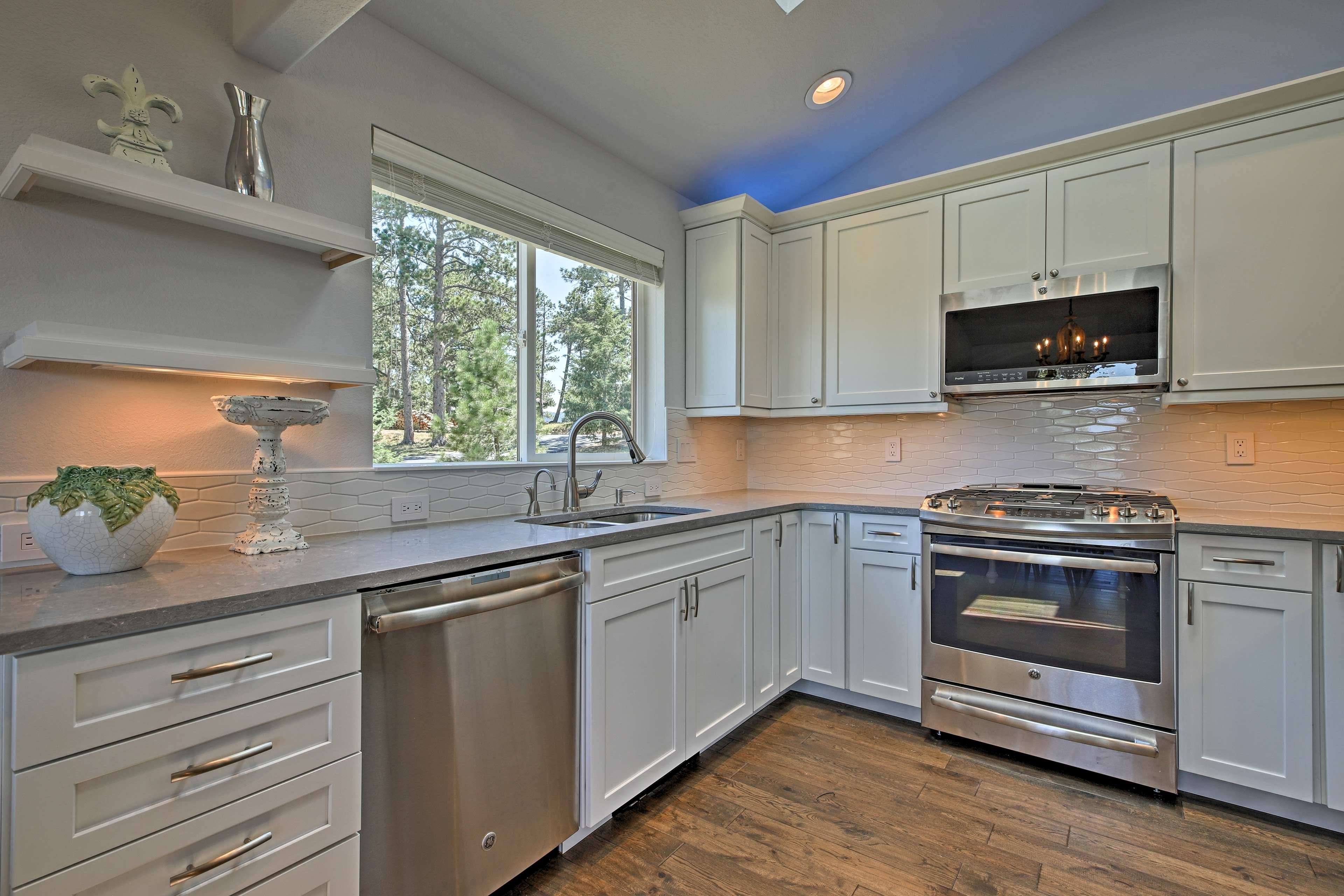Kitchen | Cooking Basics | Dishware/Flatware