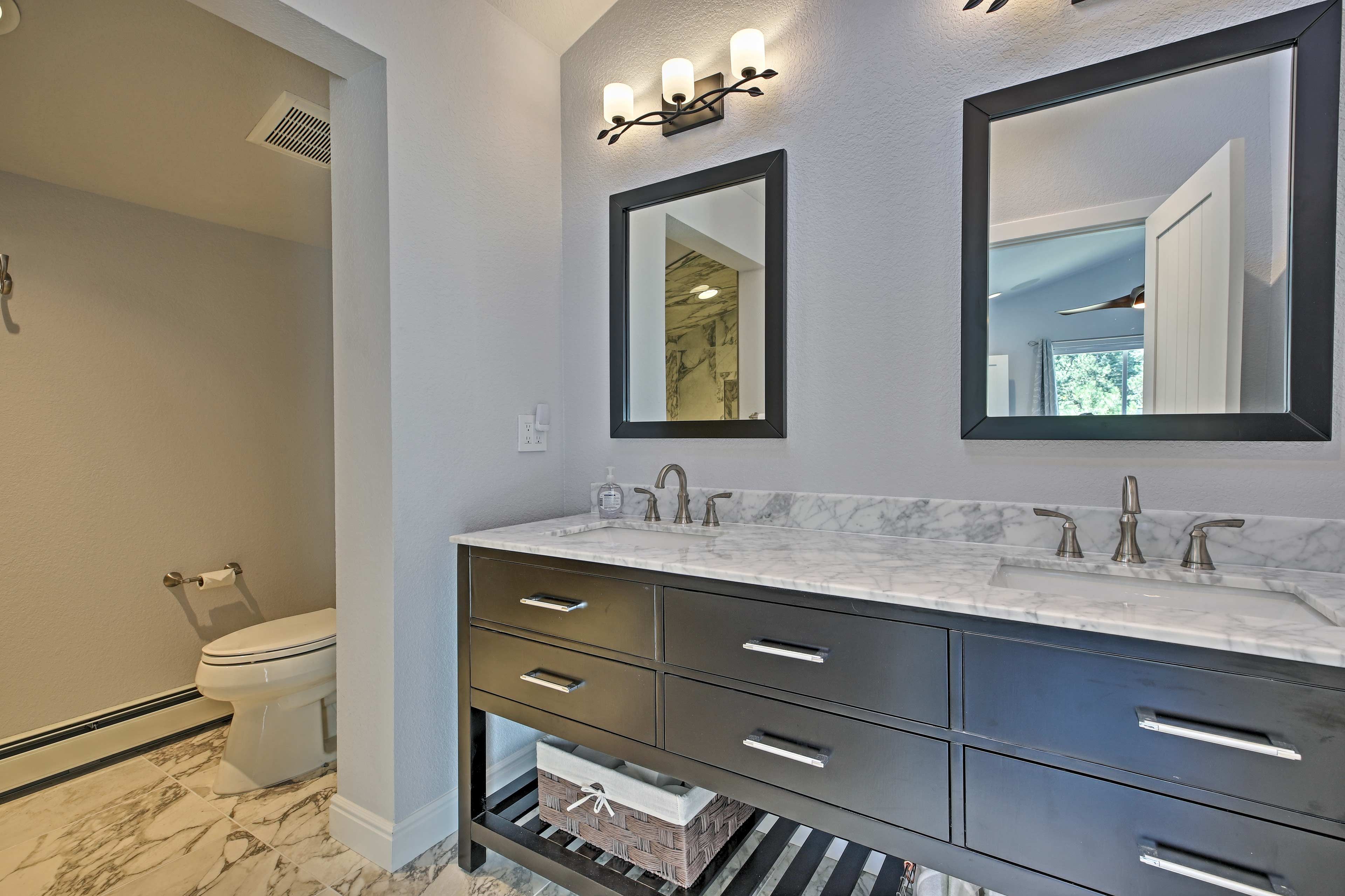En-Suite Bathroom | Linens/Towels