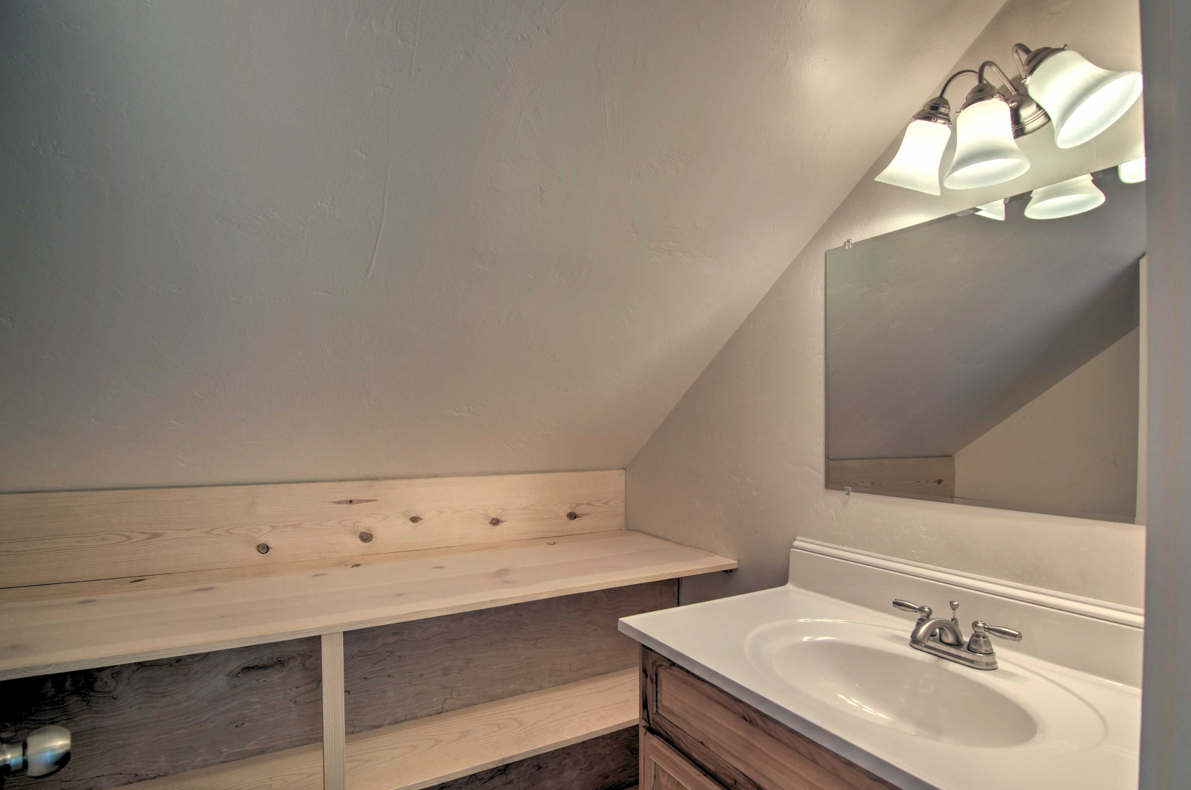 Full Bathroom | 2nd Floor