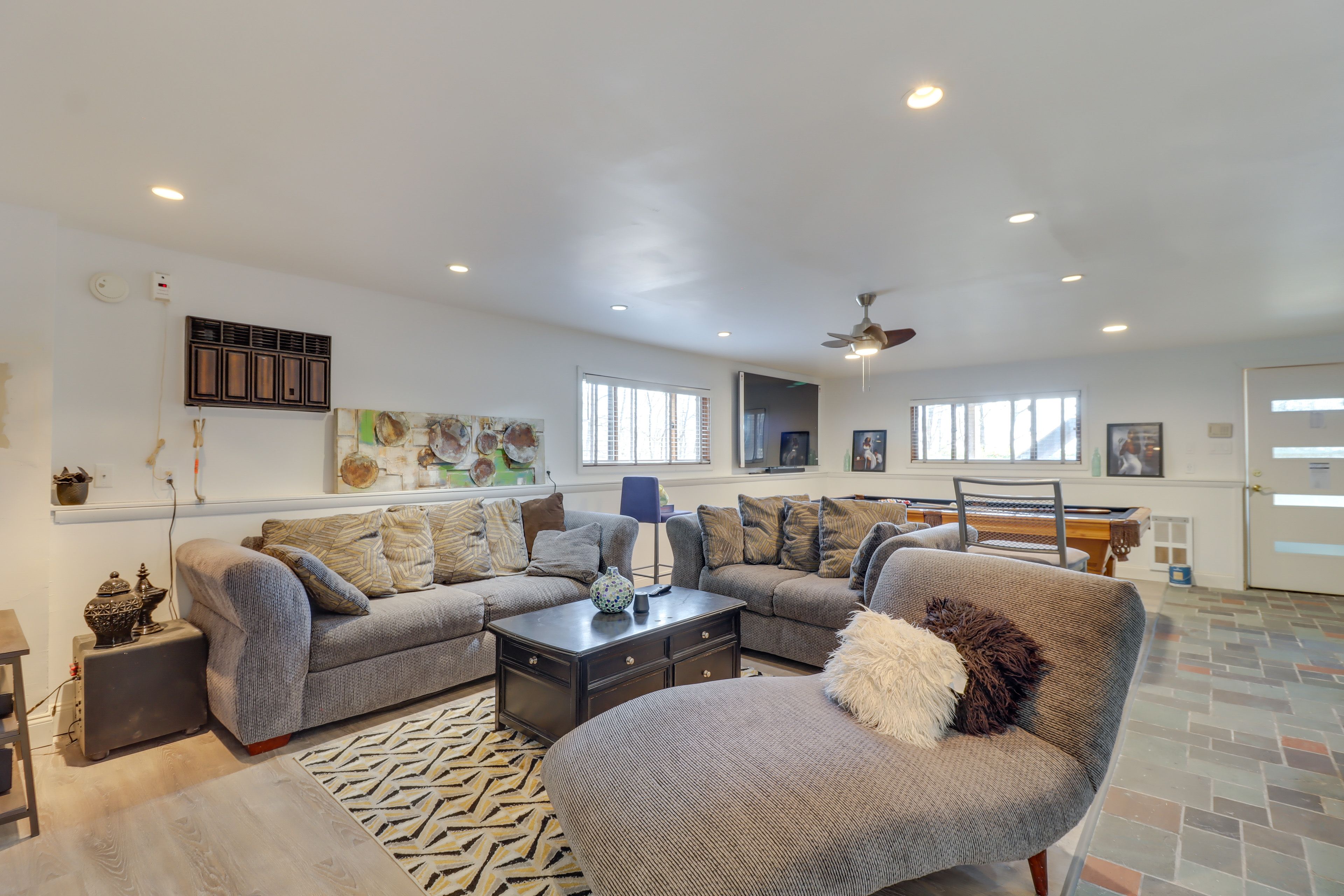Den | Lower Level | Arcade Console | Bar | Pool Table