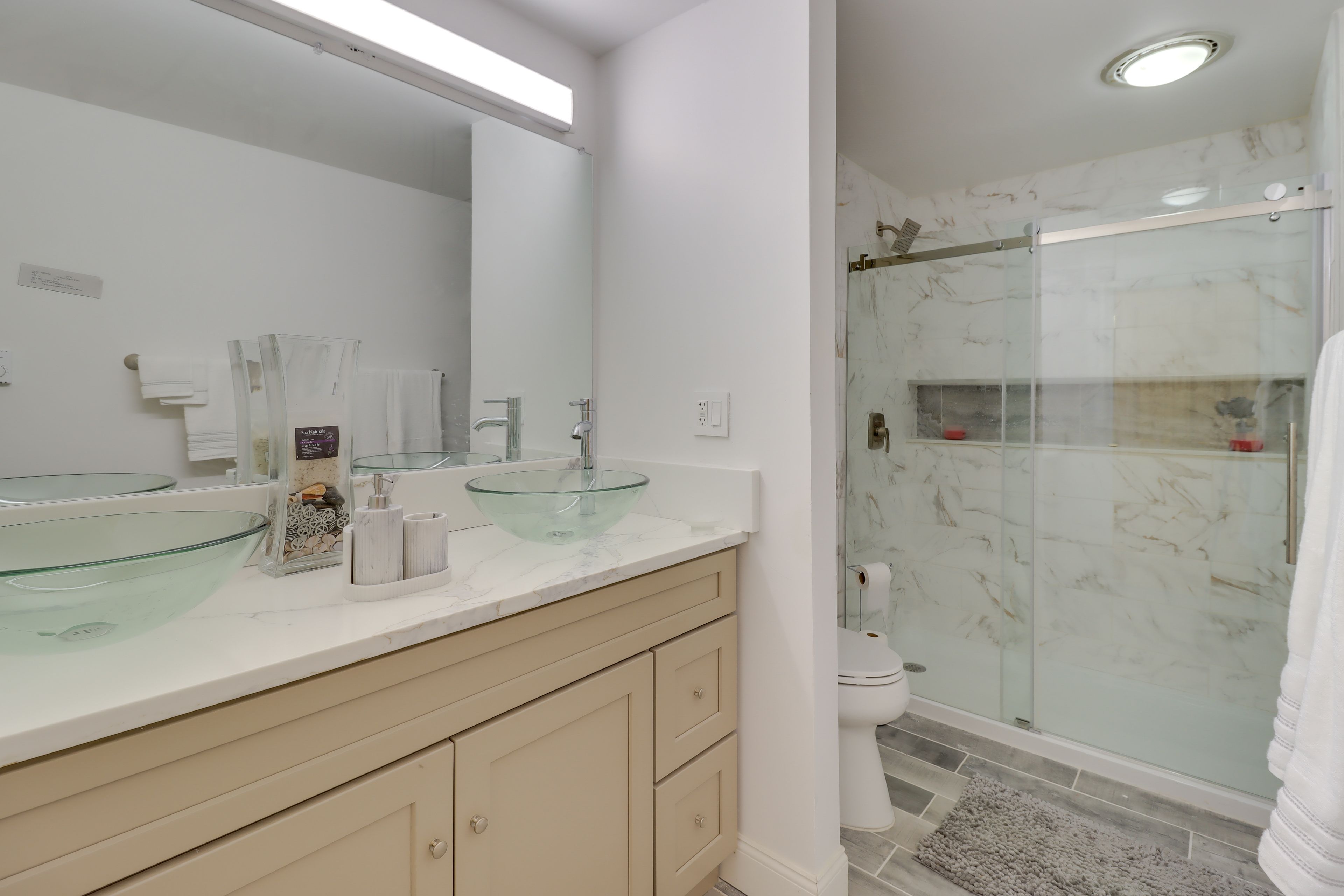 Full Bathroom | Towels & Linens Provided