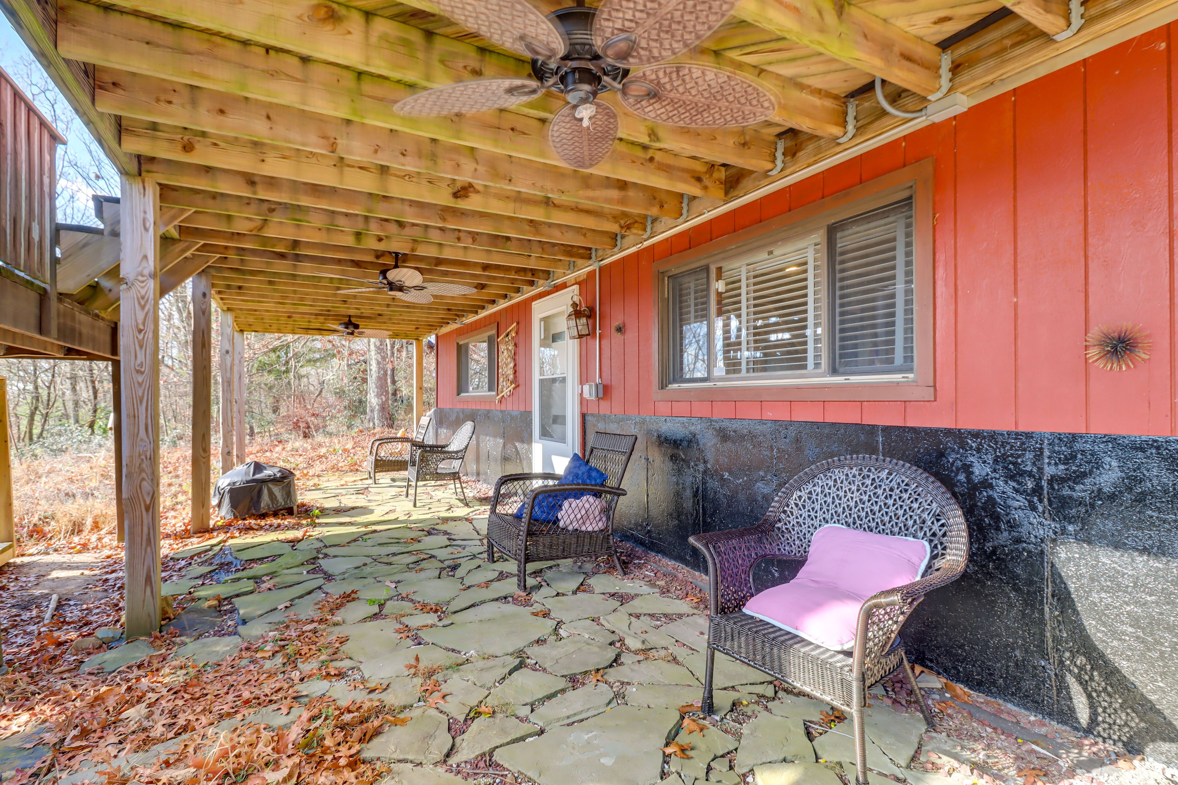 Covered Patio | Gas Grill | Fire Pit