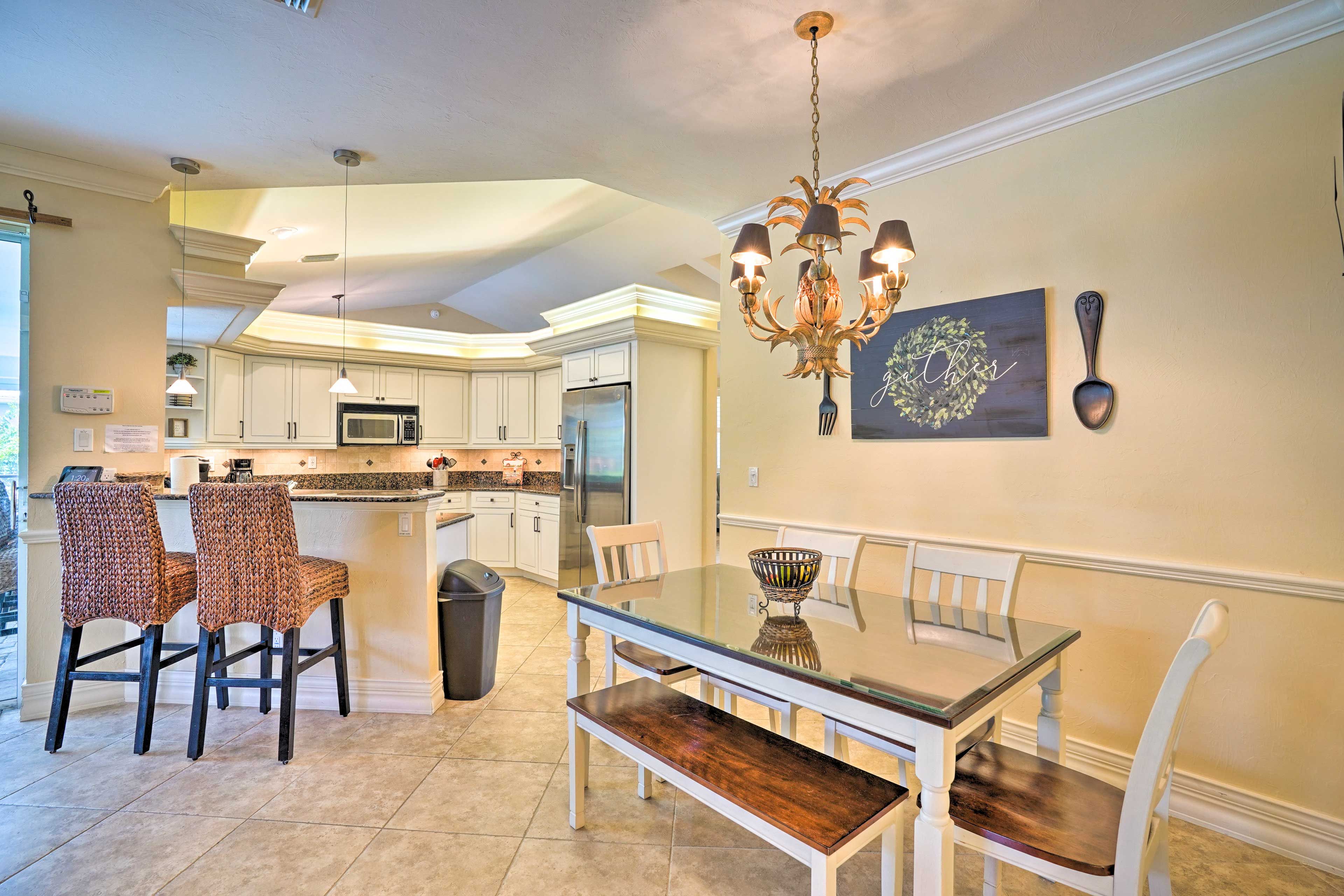 Dining Area | Dishes & Flatware Provided