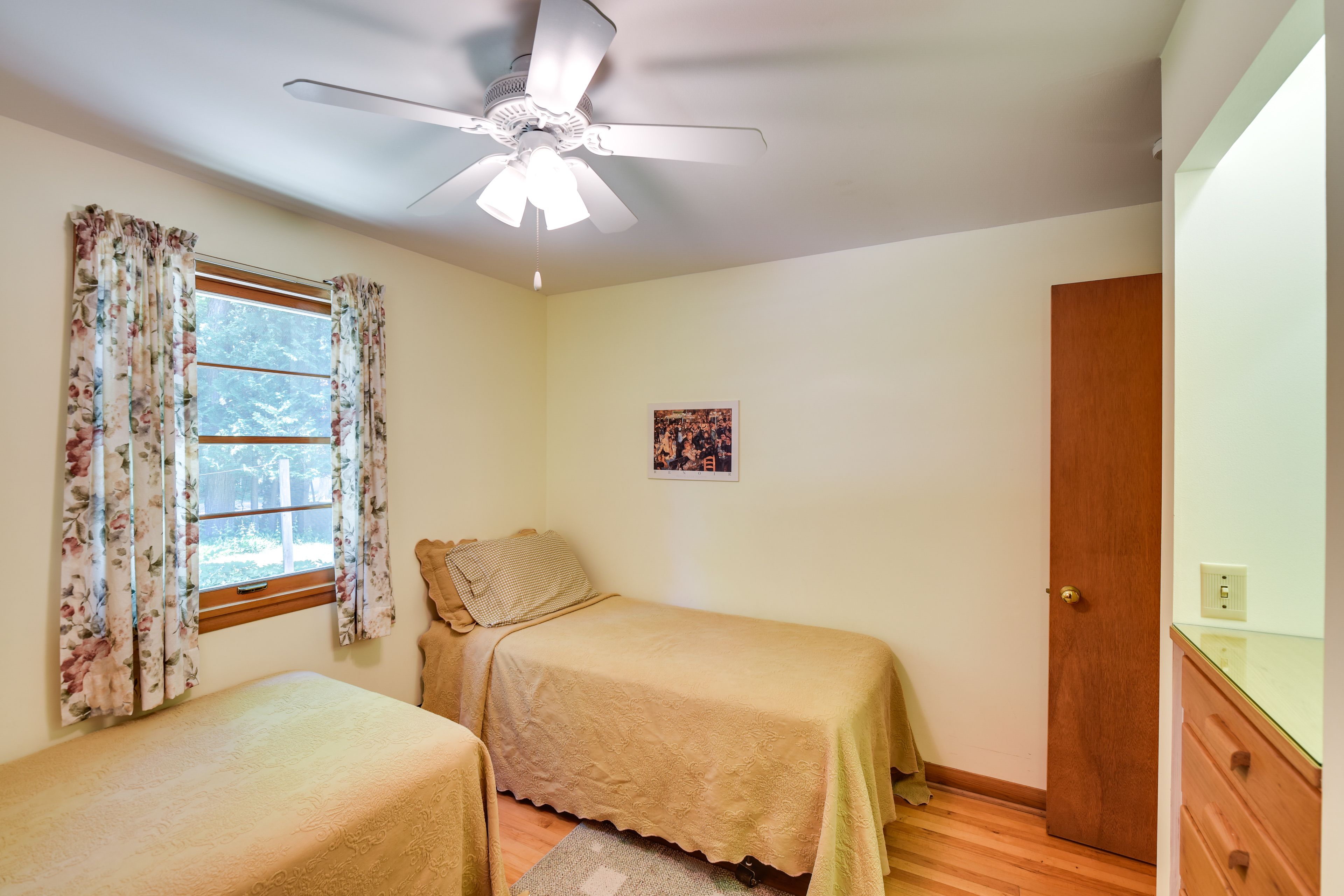 Bedroom 2 | 2 Twin Beds