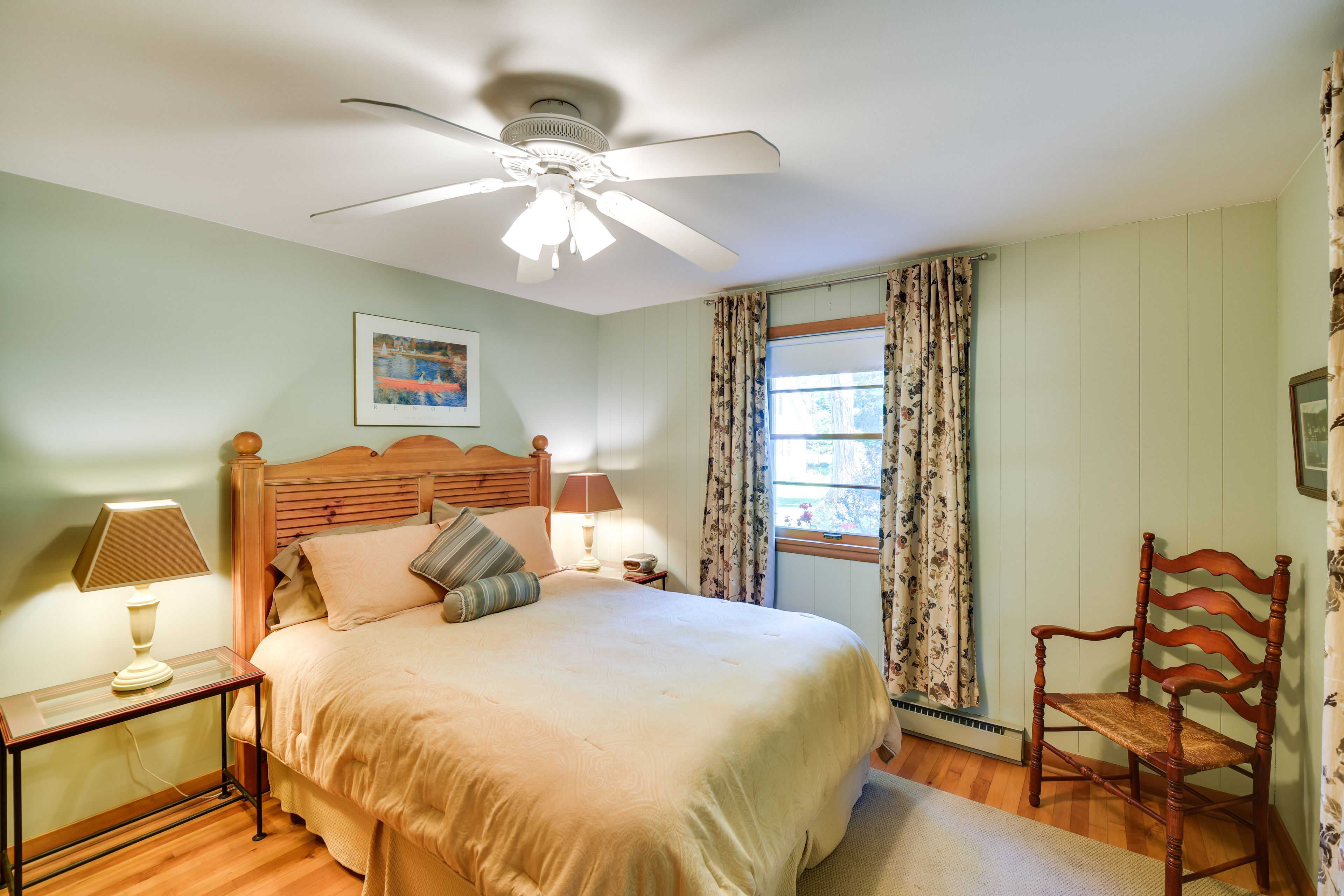 Bedroom 1 | Queen Bed | Linens & Towels