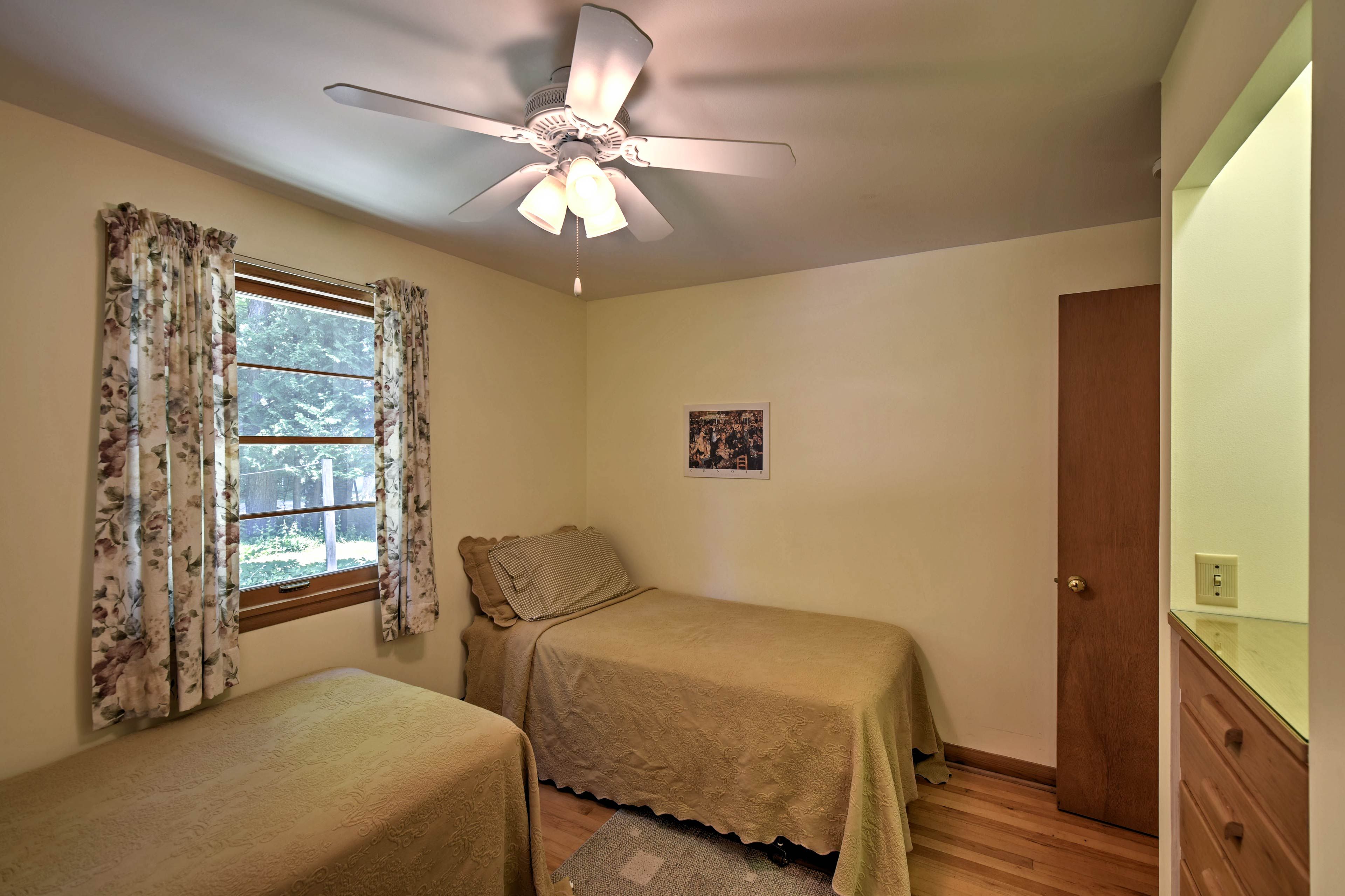 Bedroom 2 | 2 Twin Beds