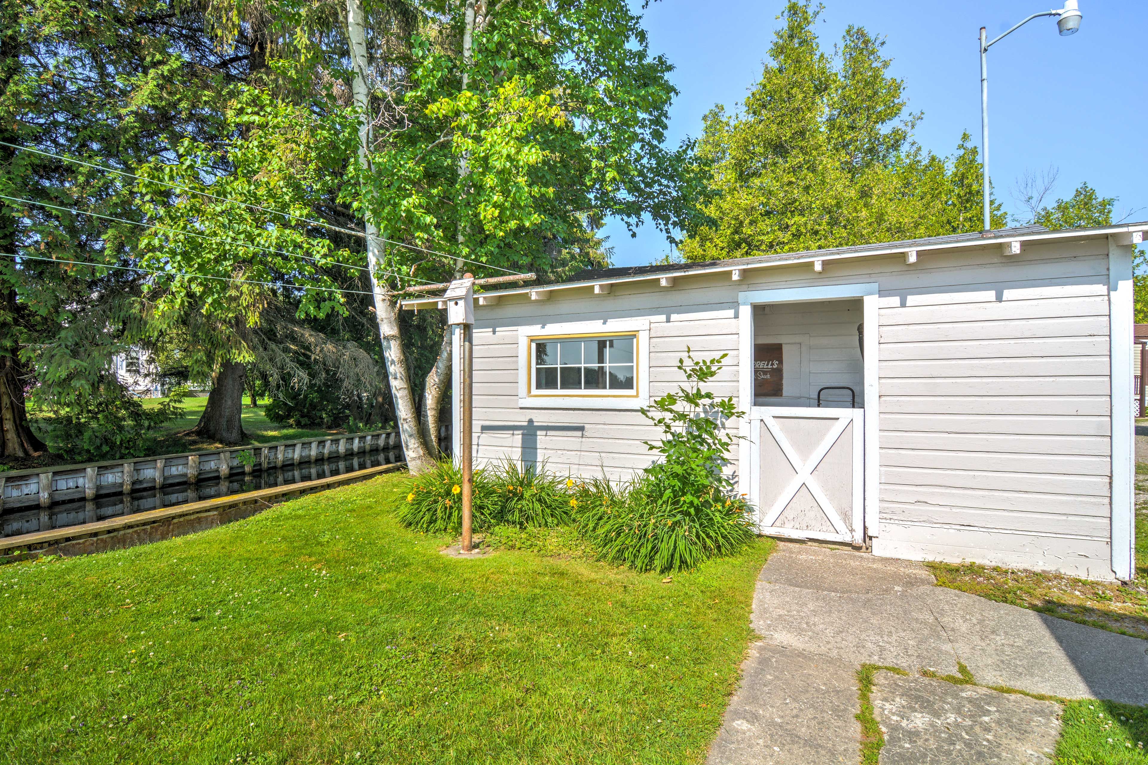 Fish House | 2 Live Wells