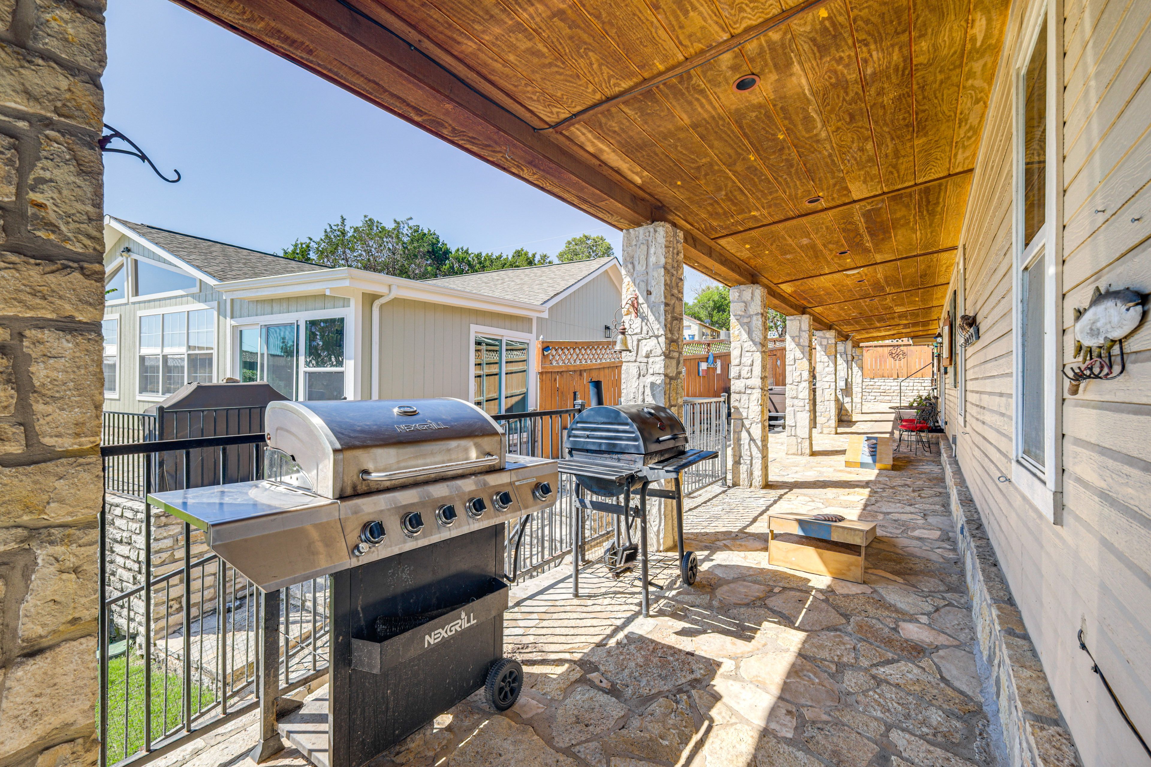 Covered Porch | Lake Granbury Views