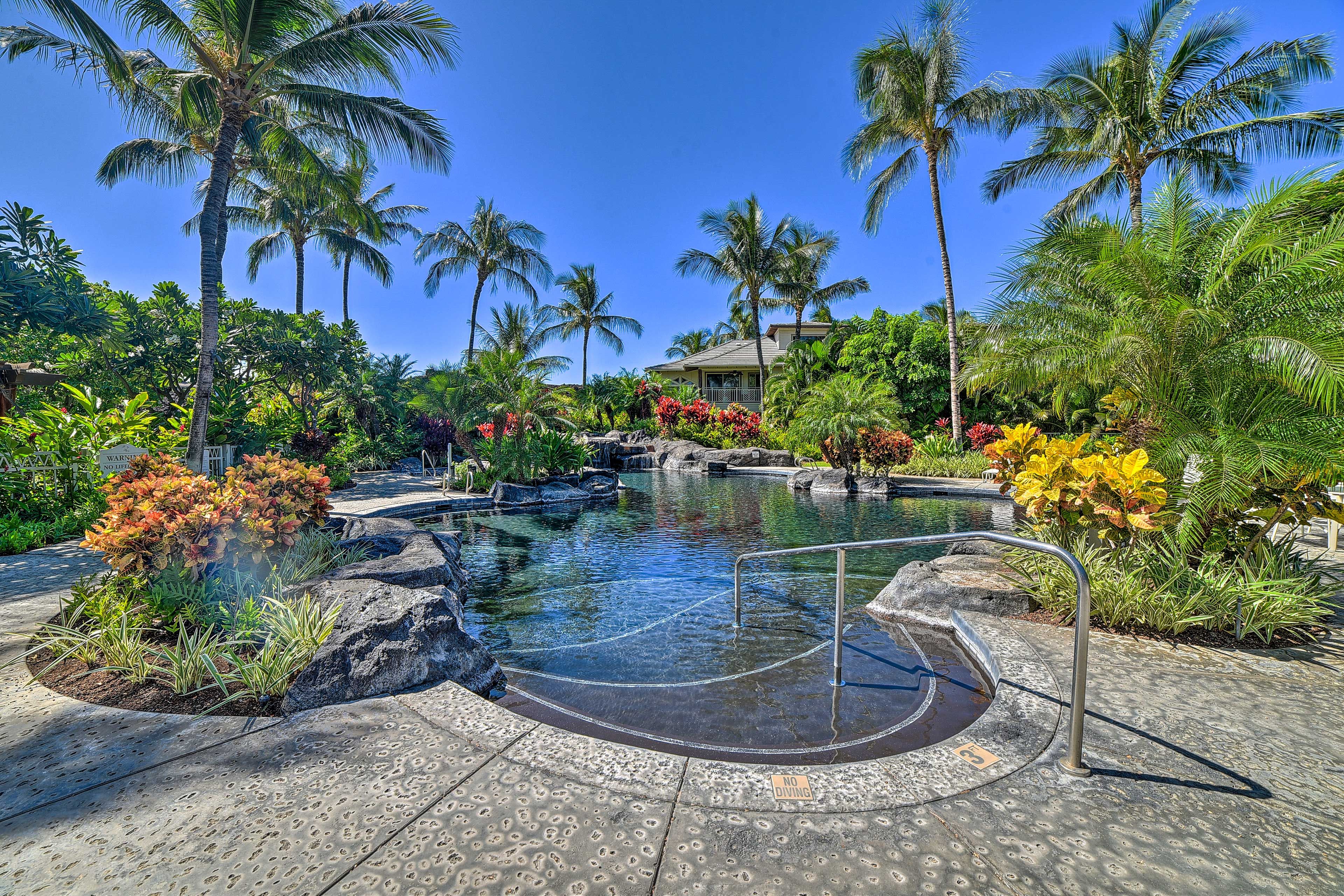 Resort Amenities | Outdoor Pool