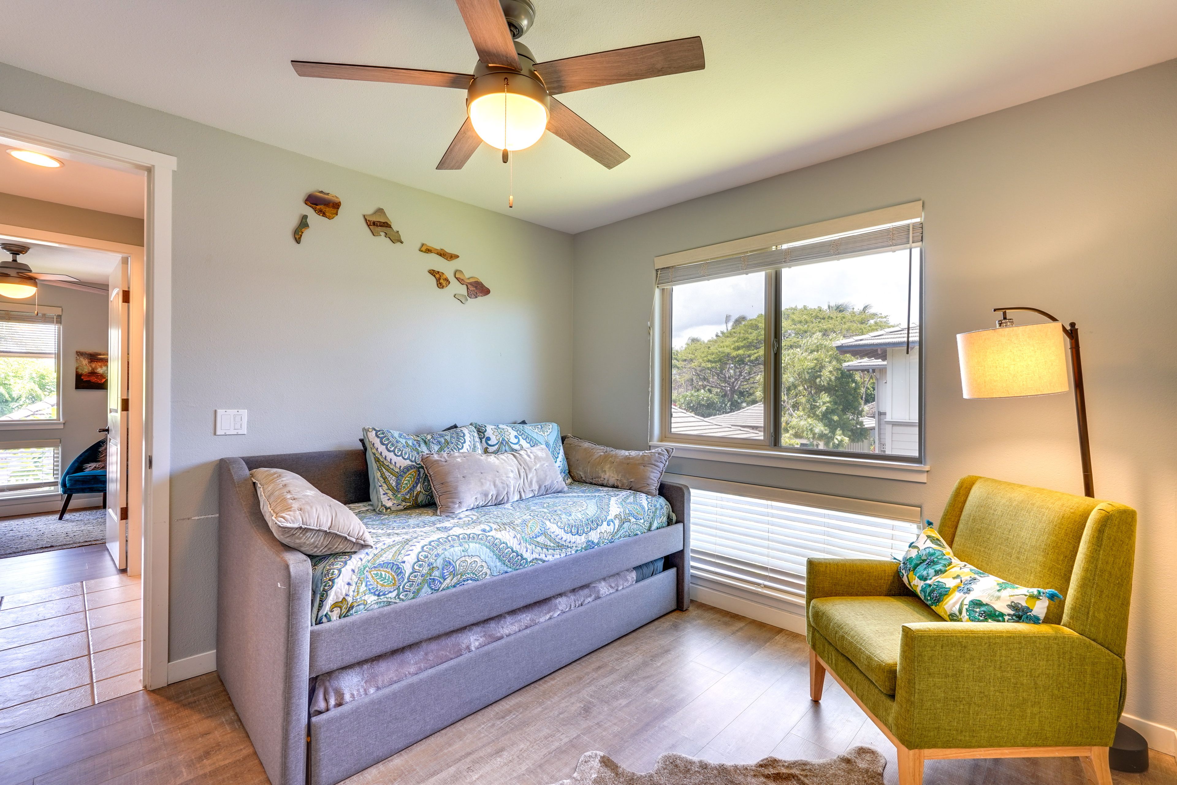 Bedroom 3 | Twin Daybed w/ Twin Trundle