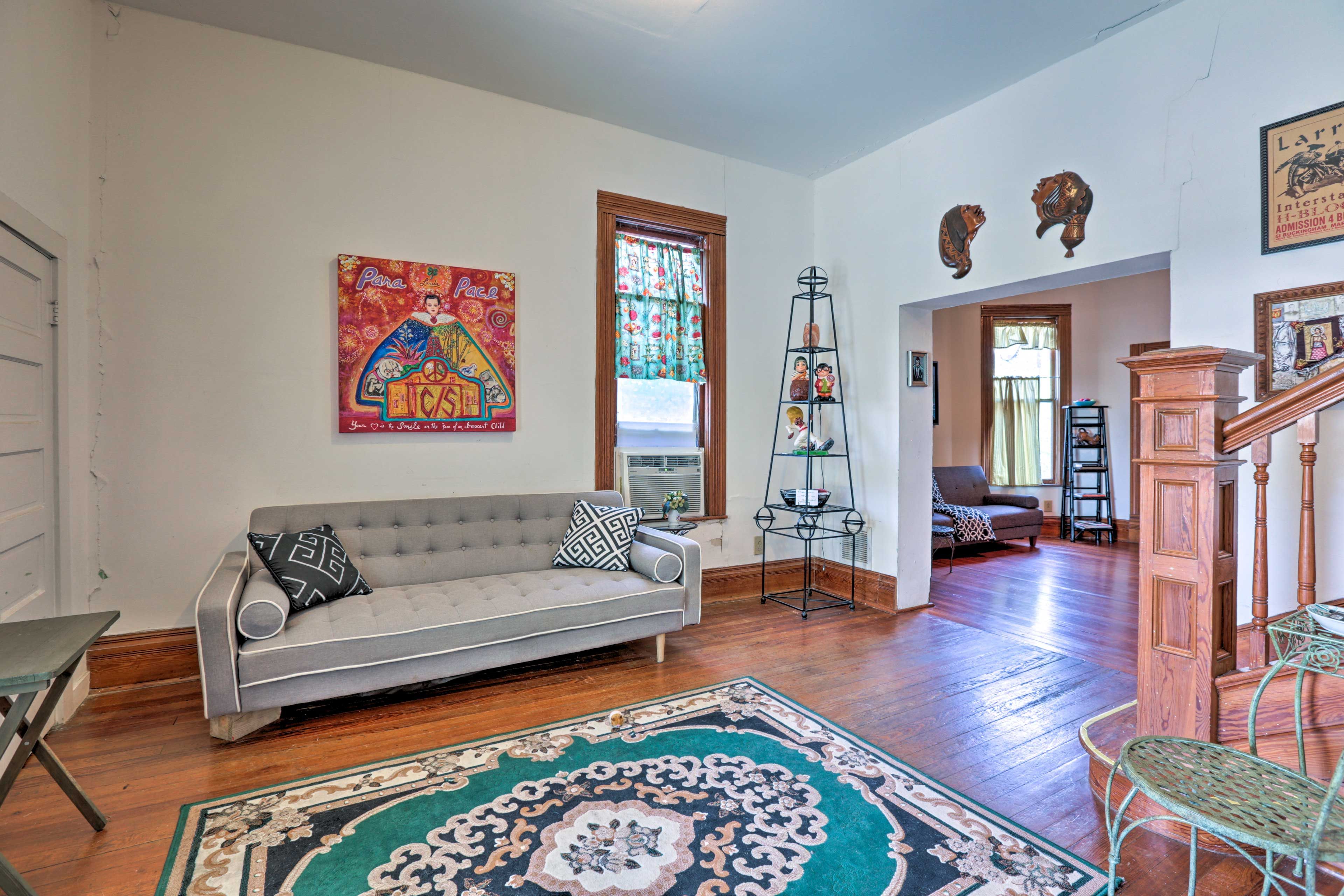 This spacious 2,600-square-foot vacation rental home in San Antonio can host 4.