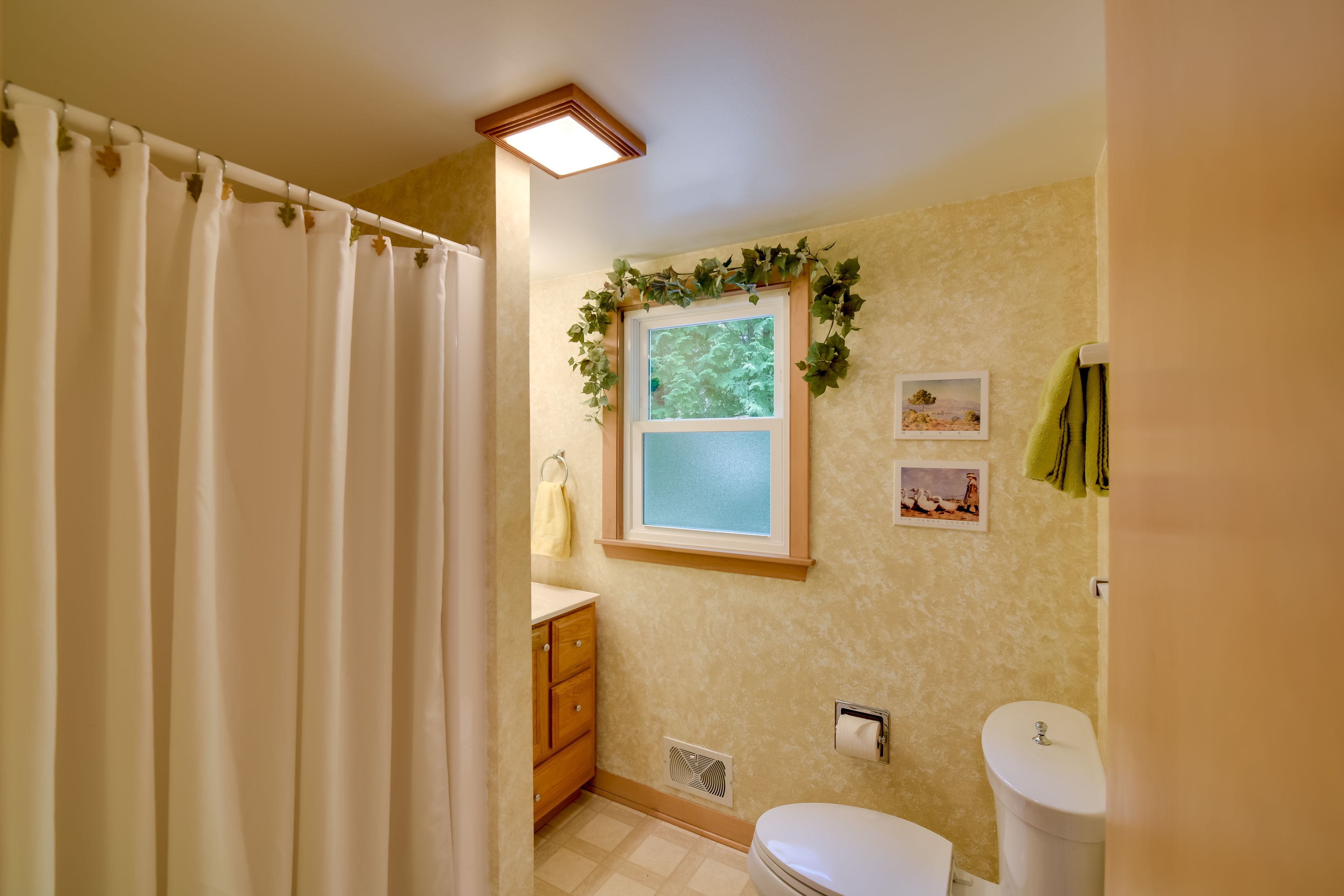 Bathroom | Towels Provided