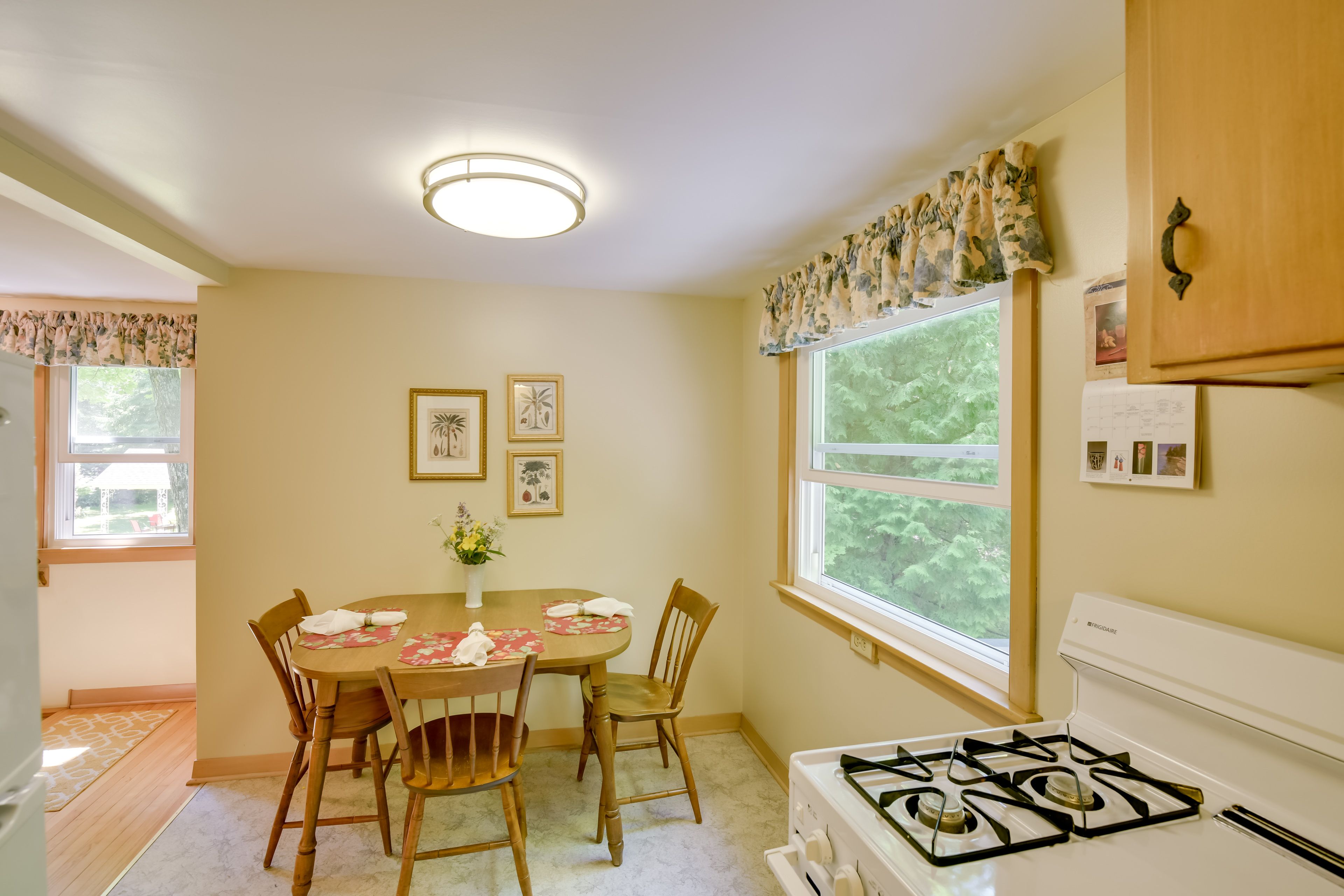 Dining Space | Dishware/Flatware
