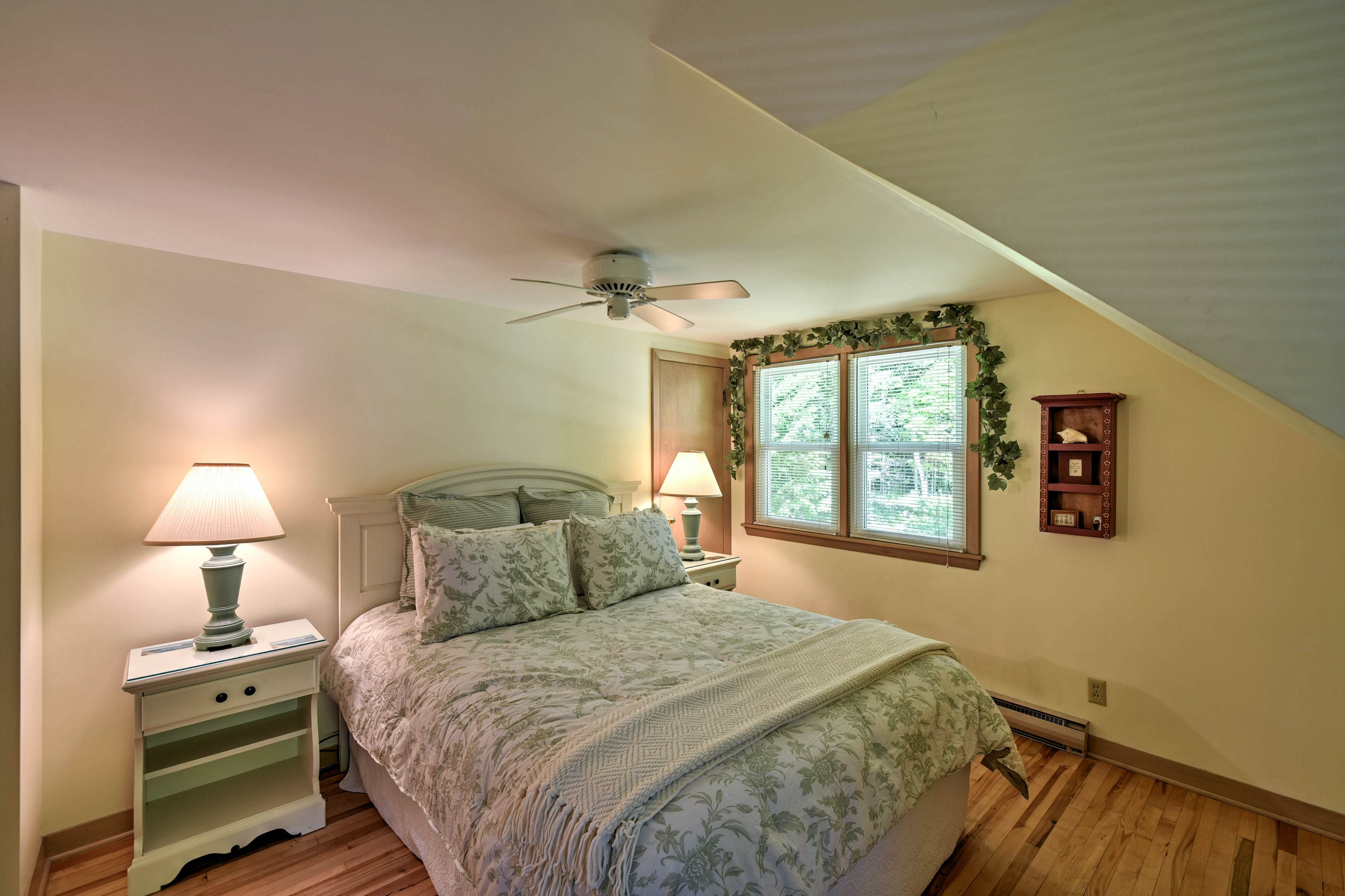 Bedroom 1 | Queen Bed | Linens Provided