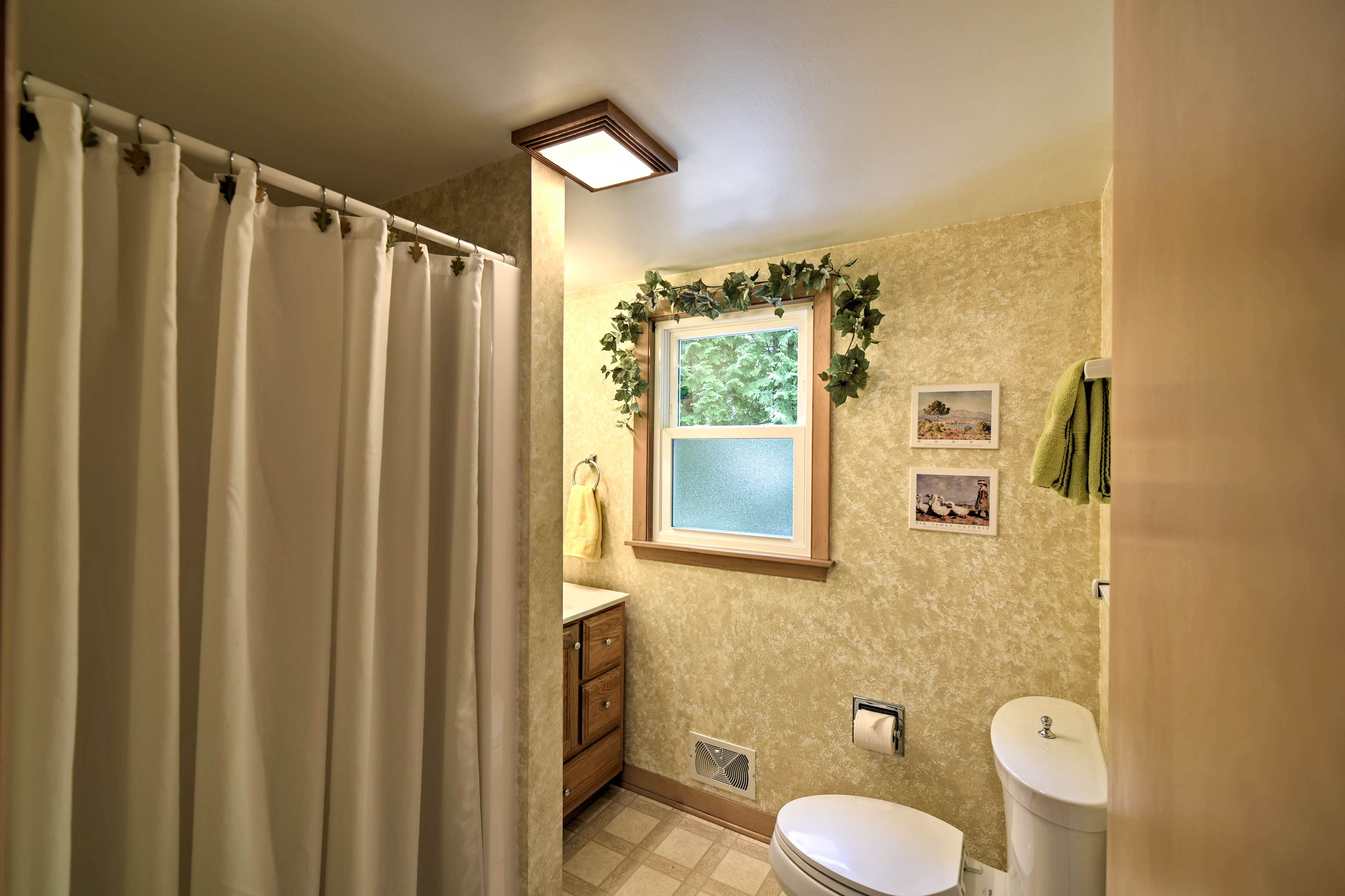 Bathroom | Towels Provided