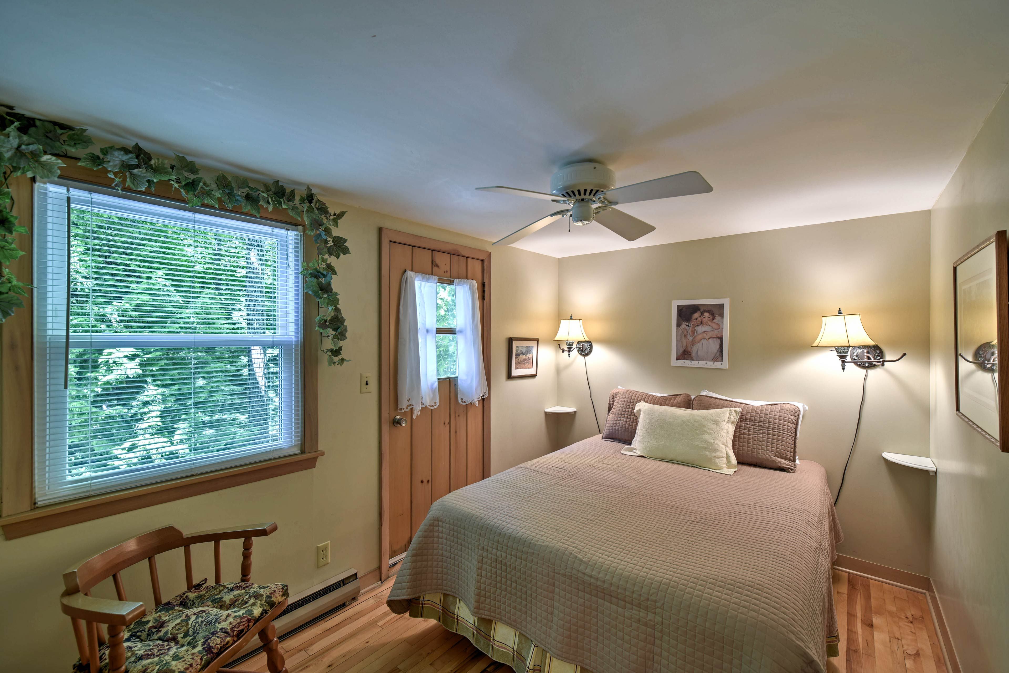 Bedroom 2 | Queen Bed