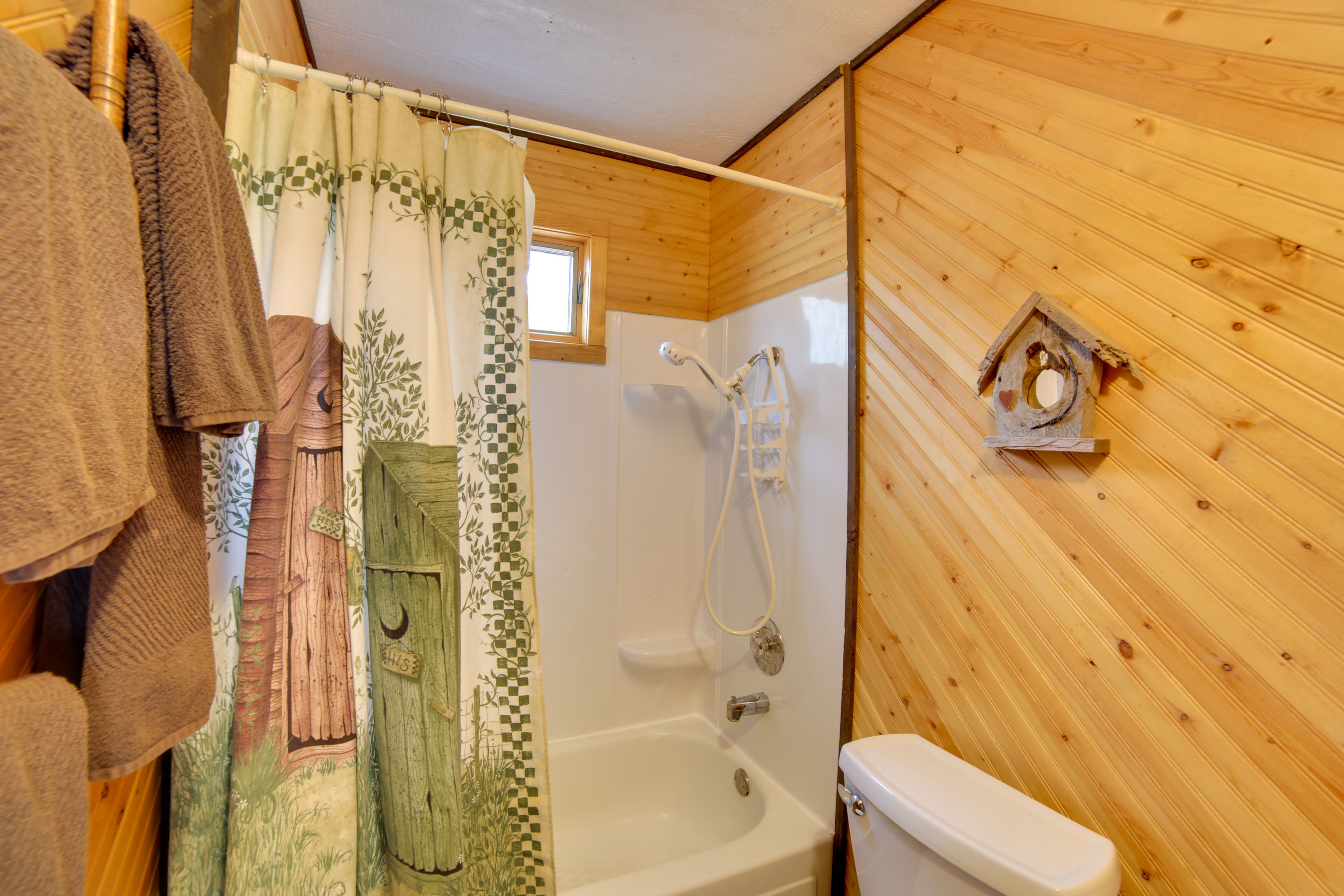 Full Bathroom | Shower/Tub Combo