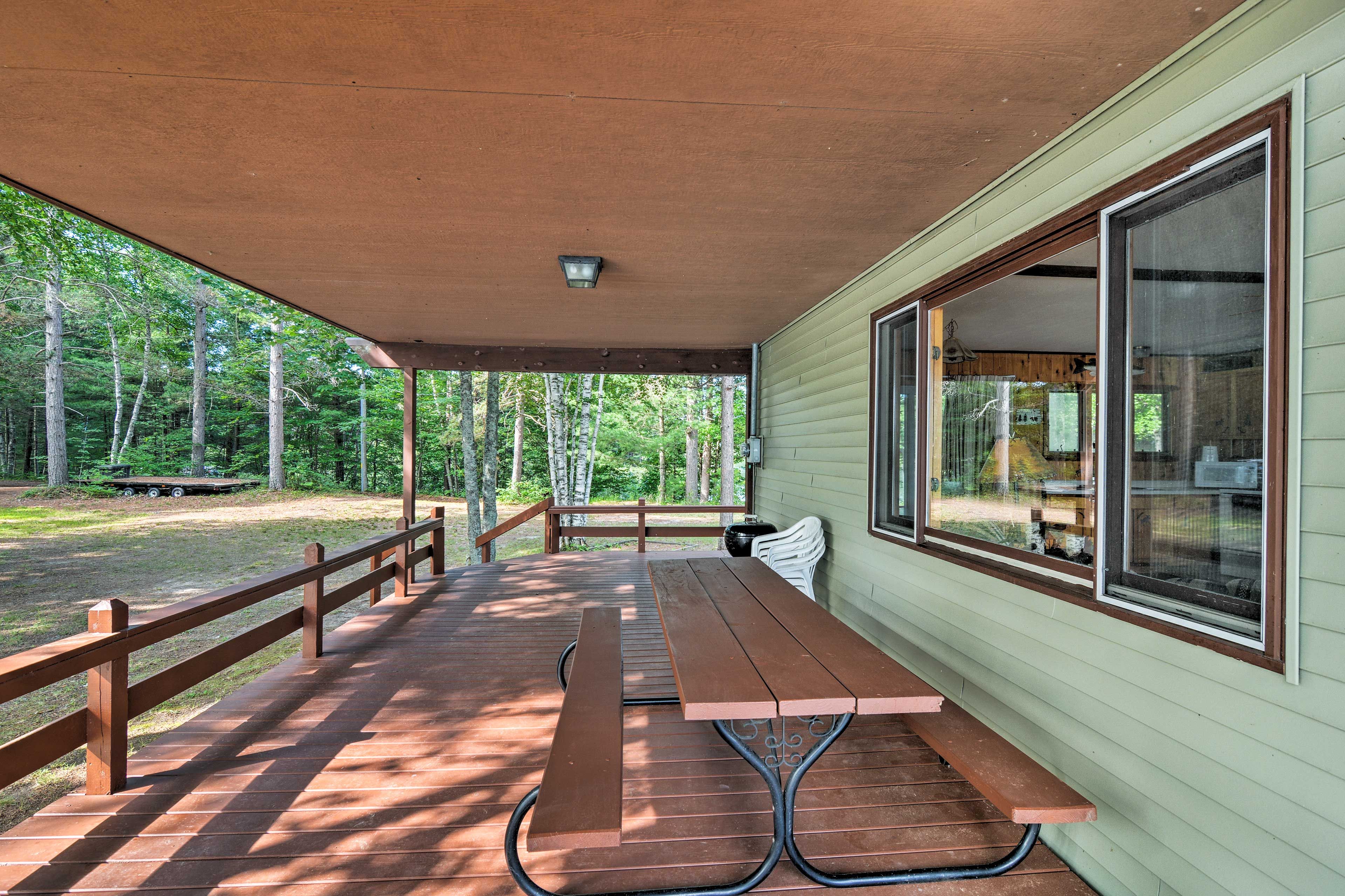 Covered Deck | Outdoor Dining Area